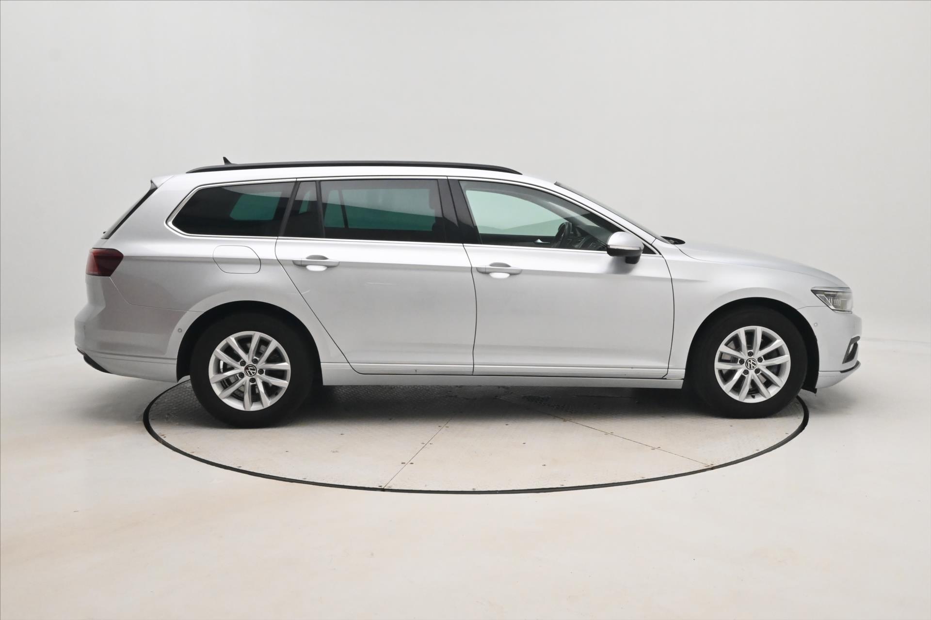 Main photo of the car Volkswagen Passat 2.0 TDI 110kW DSG Business Warranty up to 5 years (4)