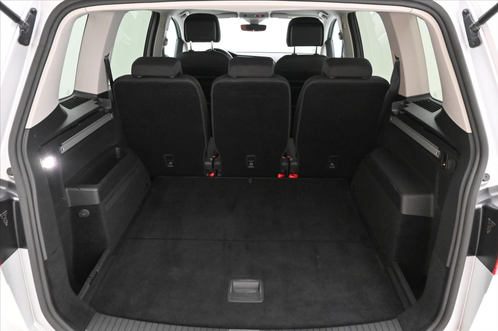 Main photo of the car Volkswagen Touran 2.0 TDI 110kW DSG Warranty up to 5 years (11)