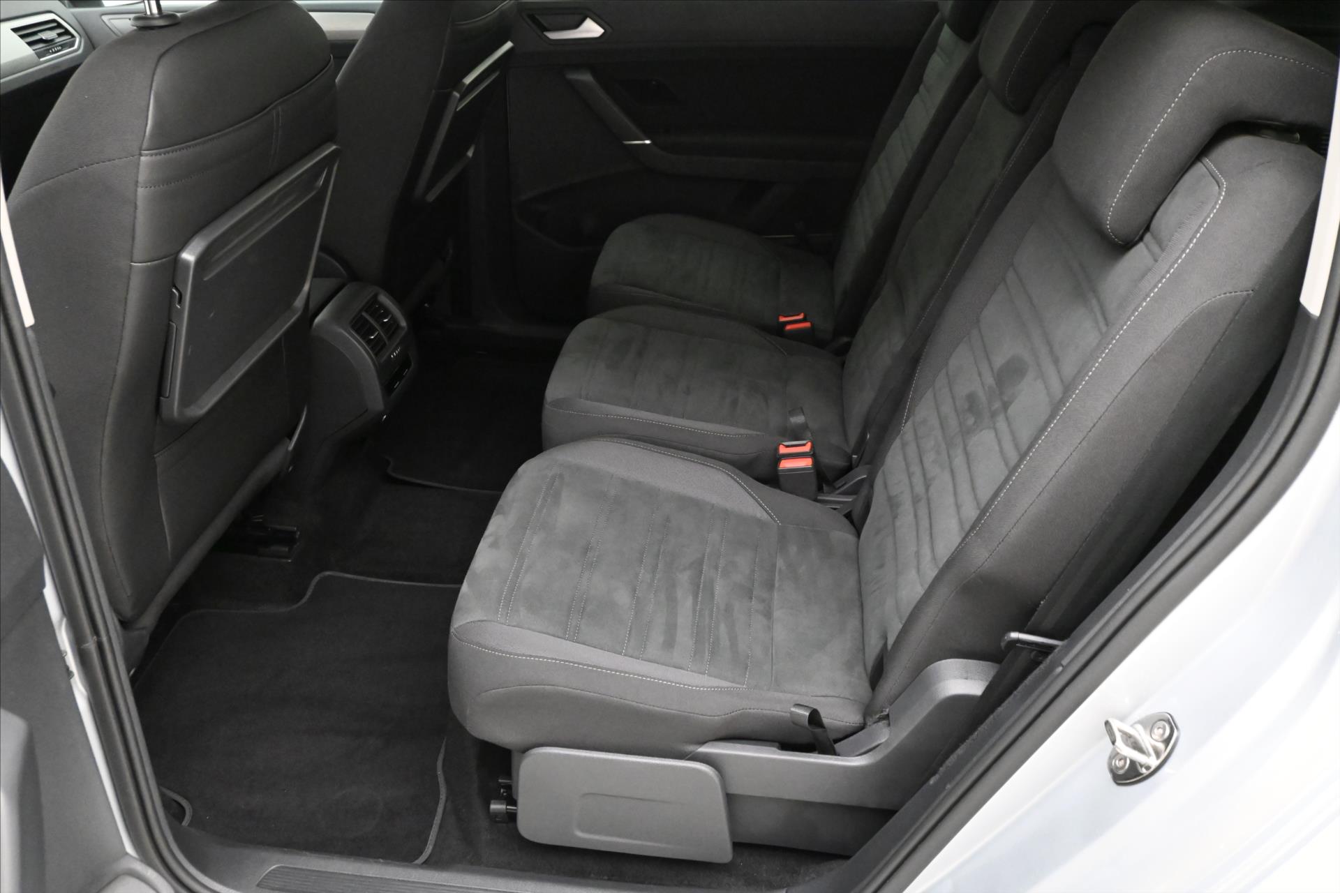Main photo of the car Volkswagen Touran 2.0 TDI 110kW DSG Warranty up to 5 years (15)