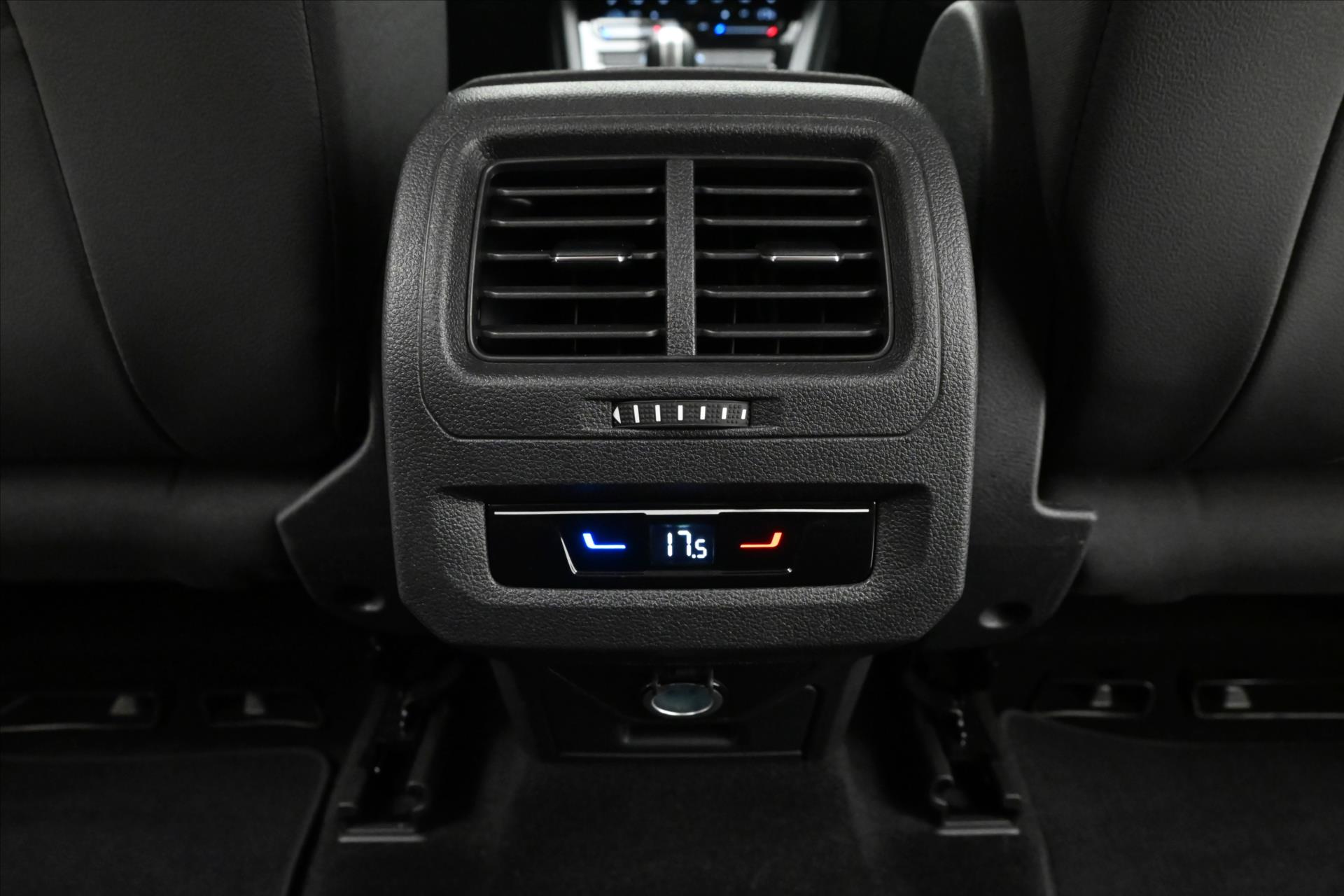 Main photo of the car Volkswagen Touran 2.0 TDI 110kW DSG Warranty up to 5 years (23)