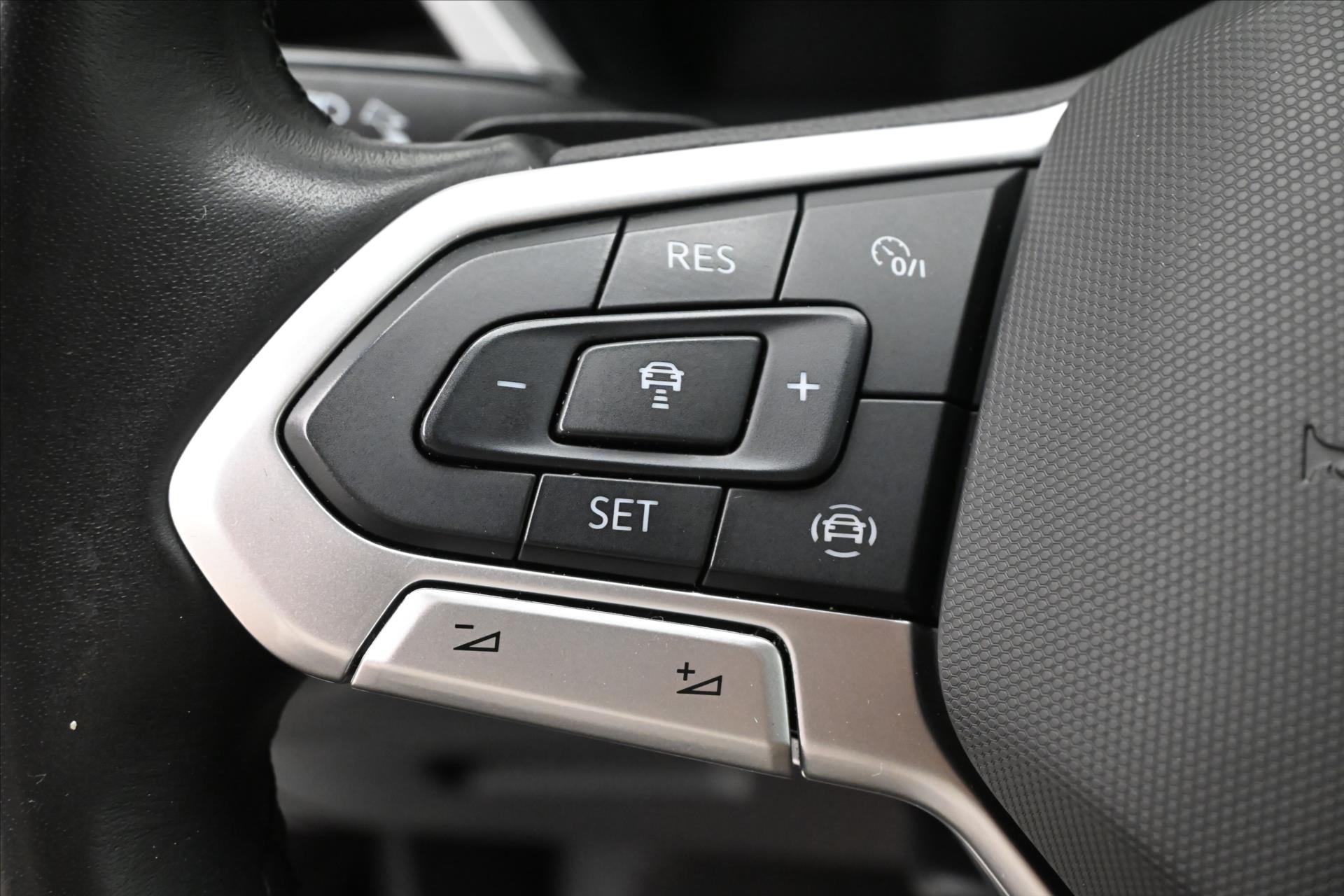 Main photo of the car Volkswagen Touran 2.0 TDI 110kW DSG Warranty up to 5 years (25)