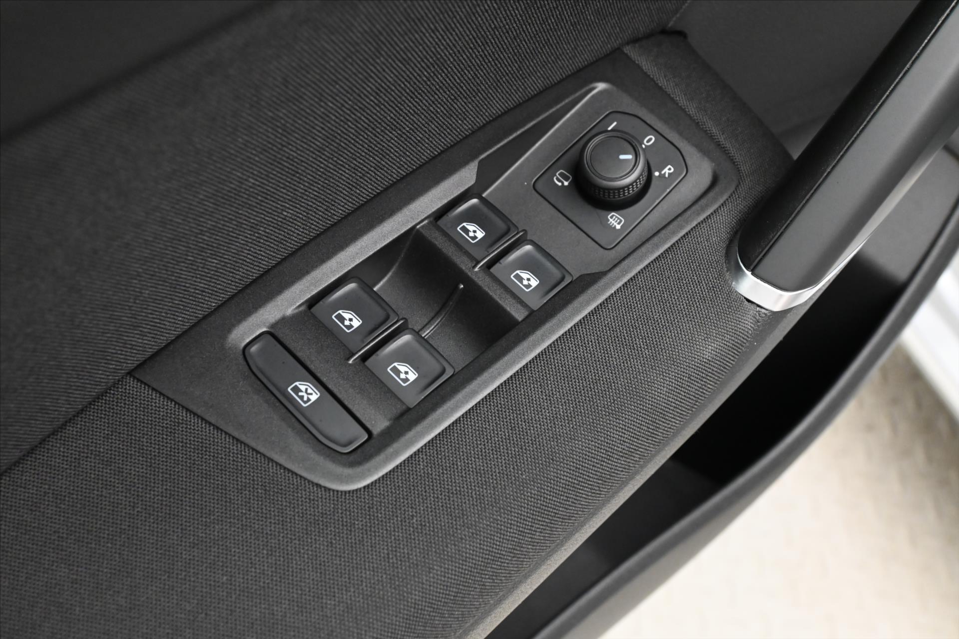 Main photo of the car Volkswagen Touran 2.0 TDI 110kW DSG Warranty up to 5 years (27)