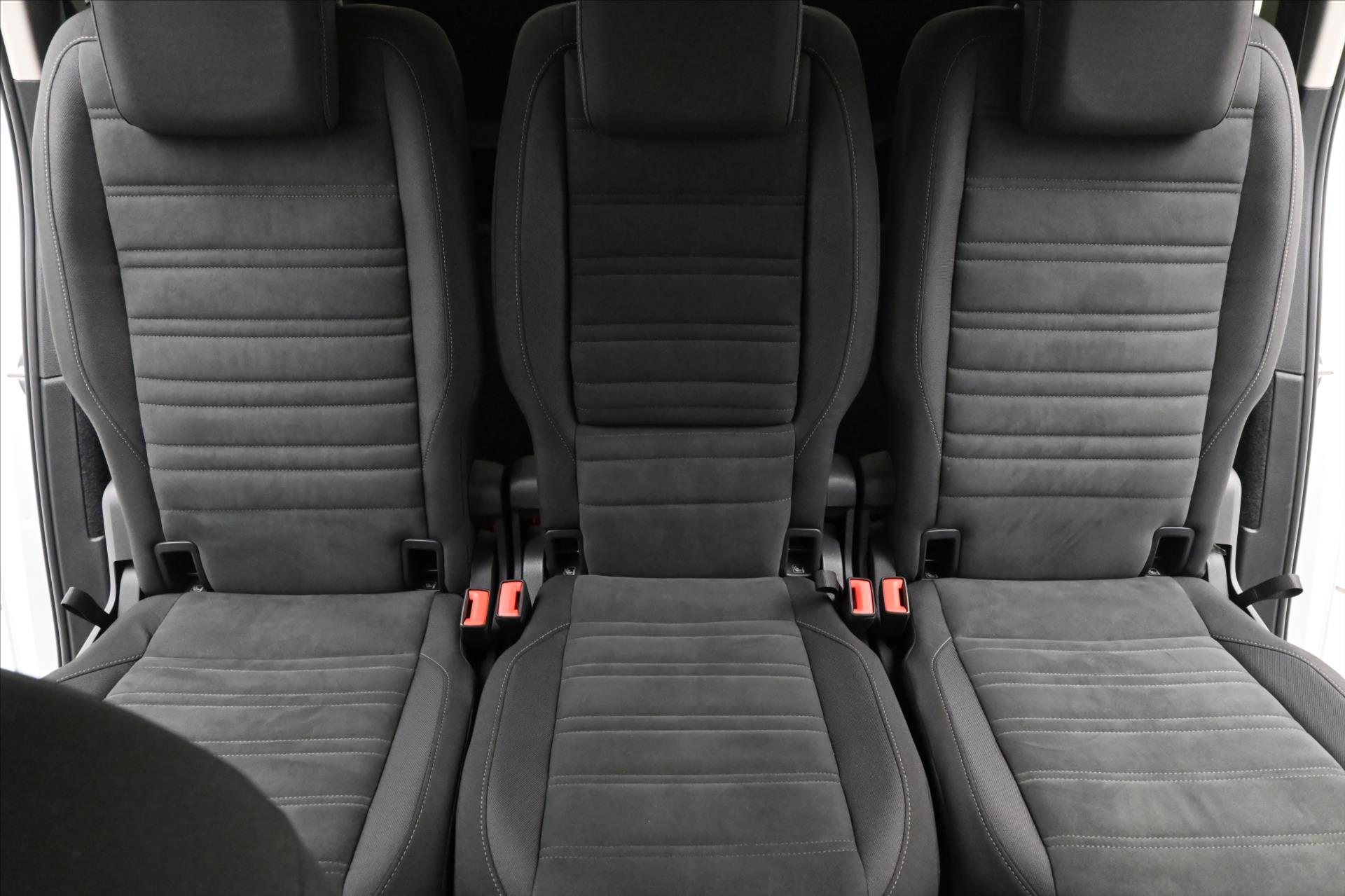 Main photo of the car Volkswagen Touran 2.0 TDI 110kW DSG Warranty up to 5 years (29)