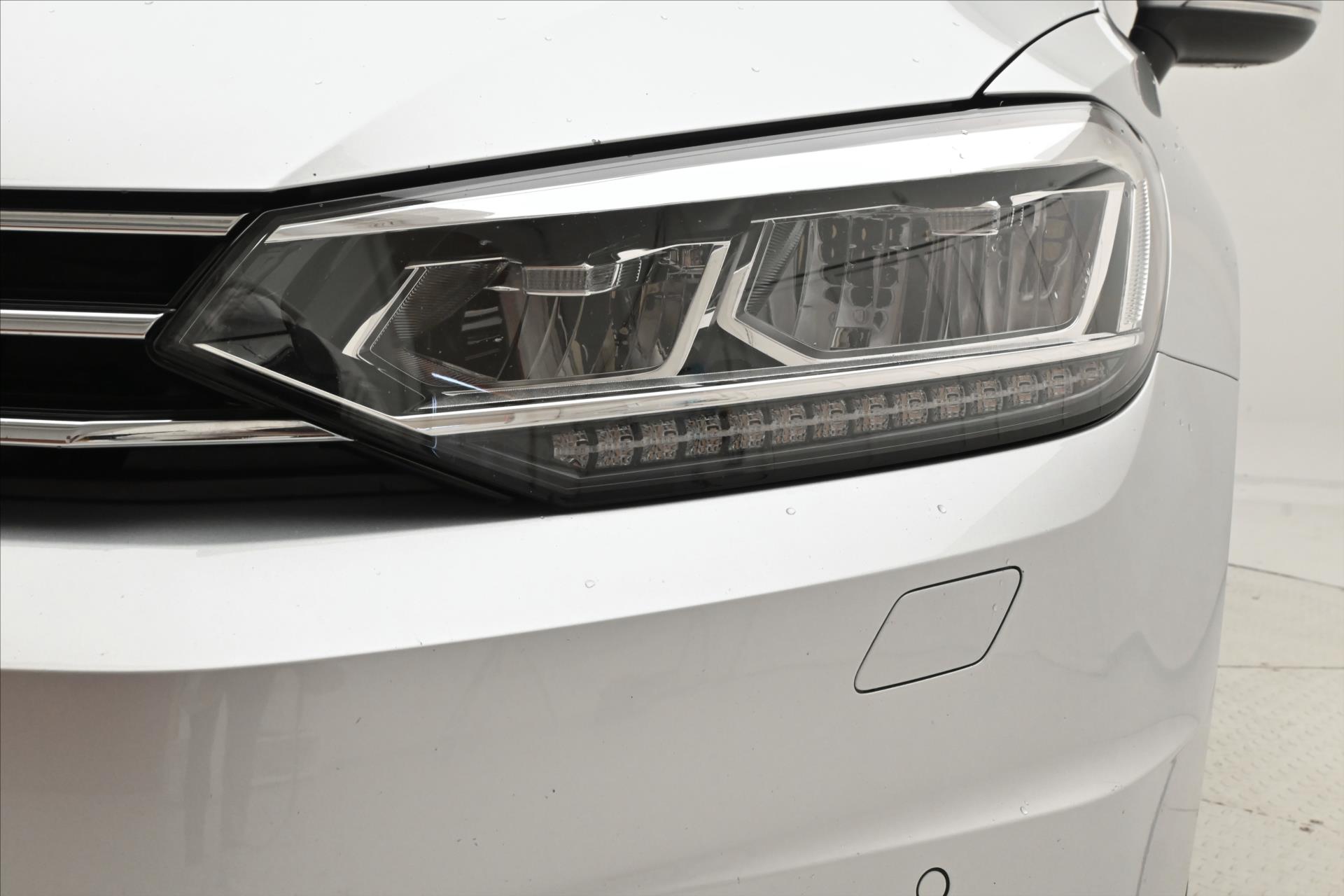 Main photo of the car Volkswagen Touran 2.0 TDI 110kW DSG Warranty up to 5 years (31)