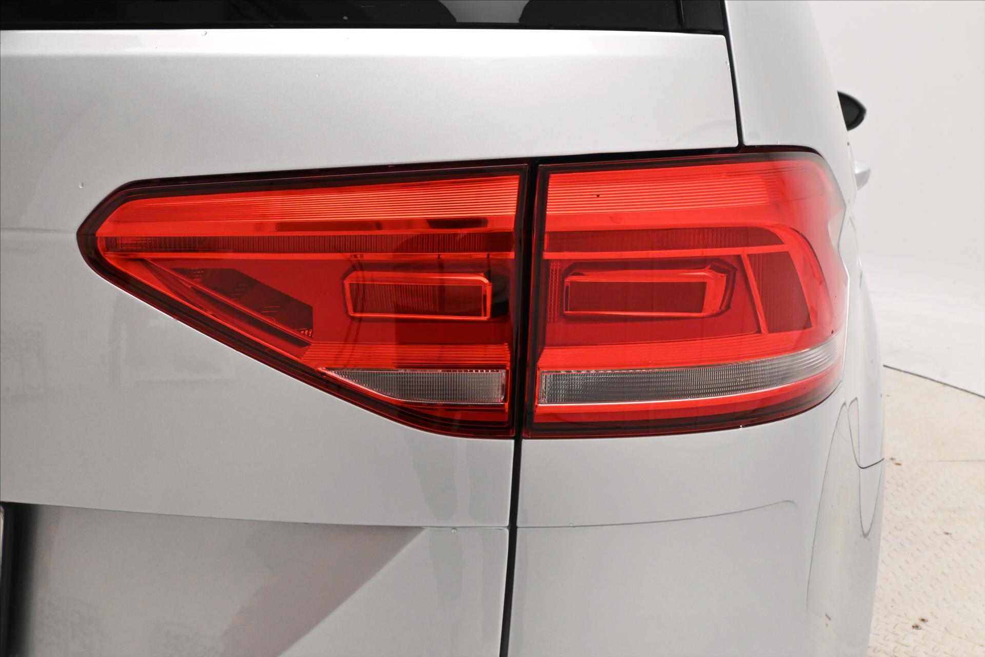 Main photo of the car Volkswagen Touran 2.0 TDI 110kW DSG Warranty up to 5 years (32)