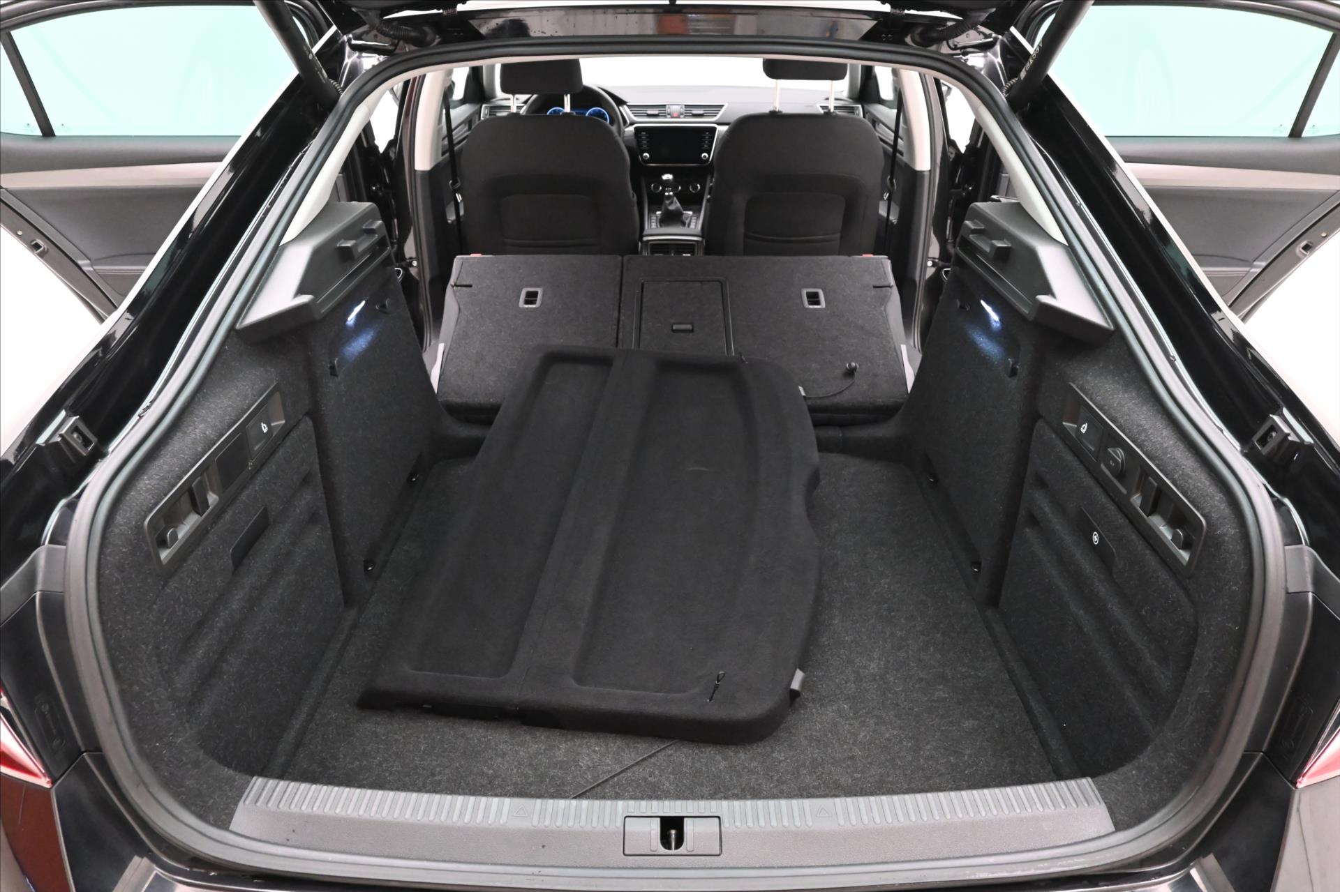 Main photo of the car Skoda Superb 2.0 TDI 110 kW Style Warranty up to 5 years (11)