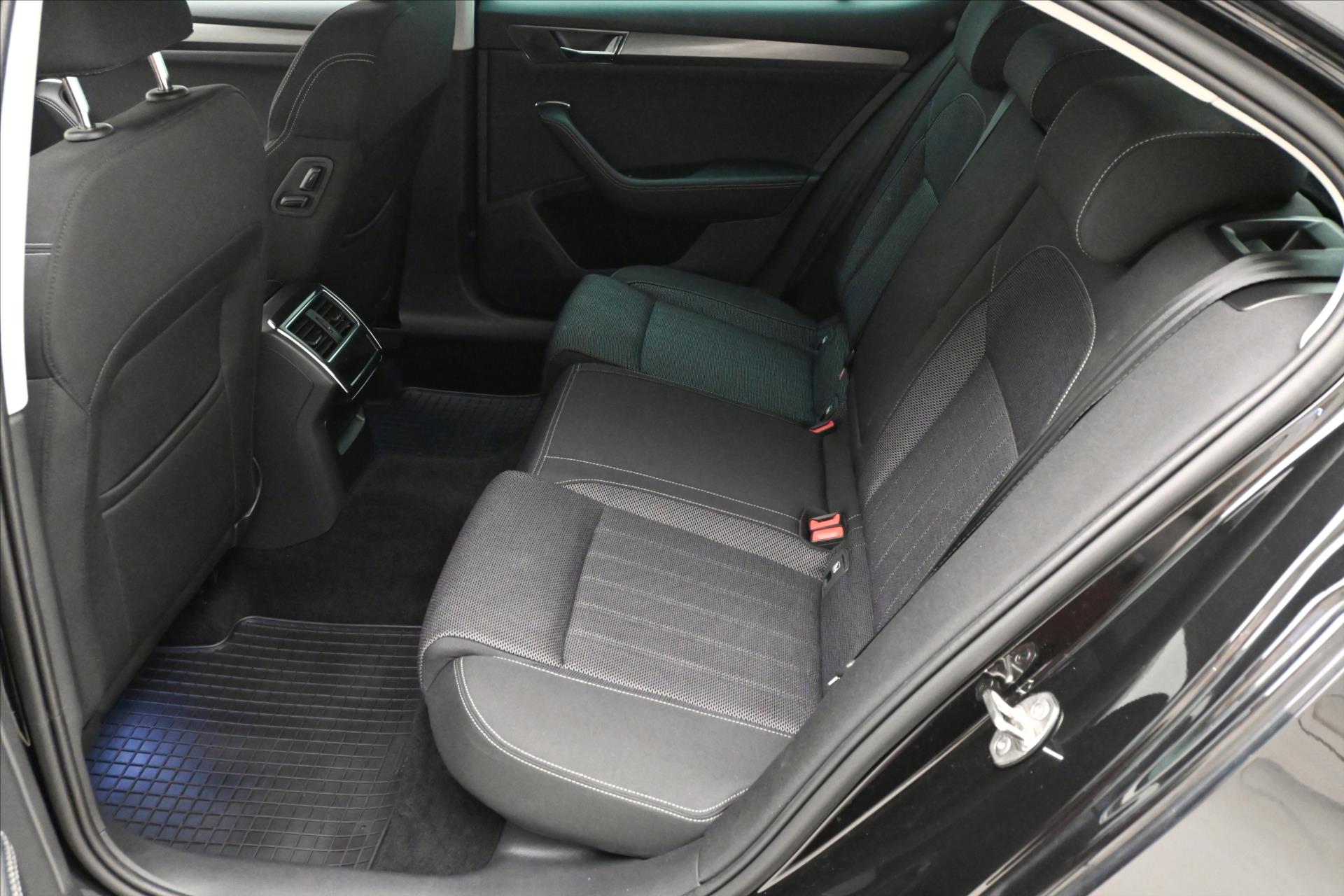 Main photo of the car Skoda Superb 2.0 TDI 110 kW Style Warranty up to 5 years (14)
