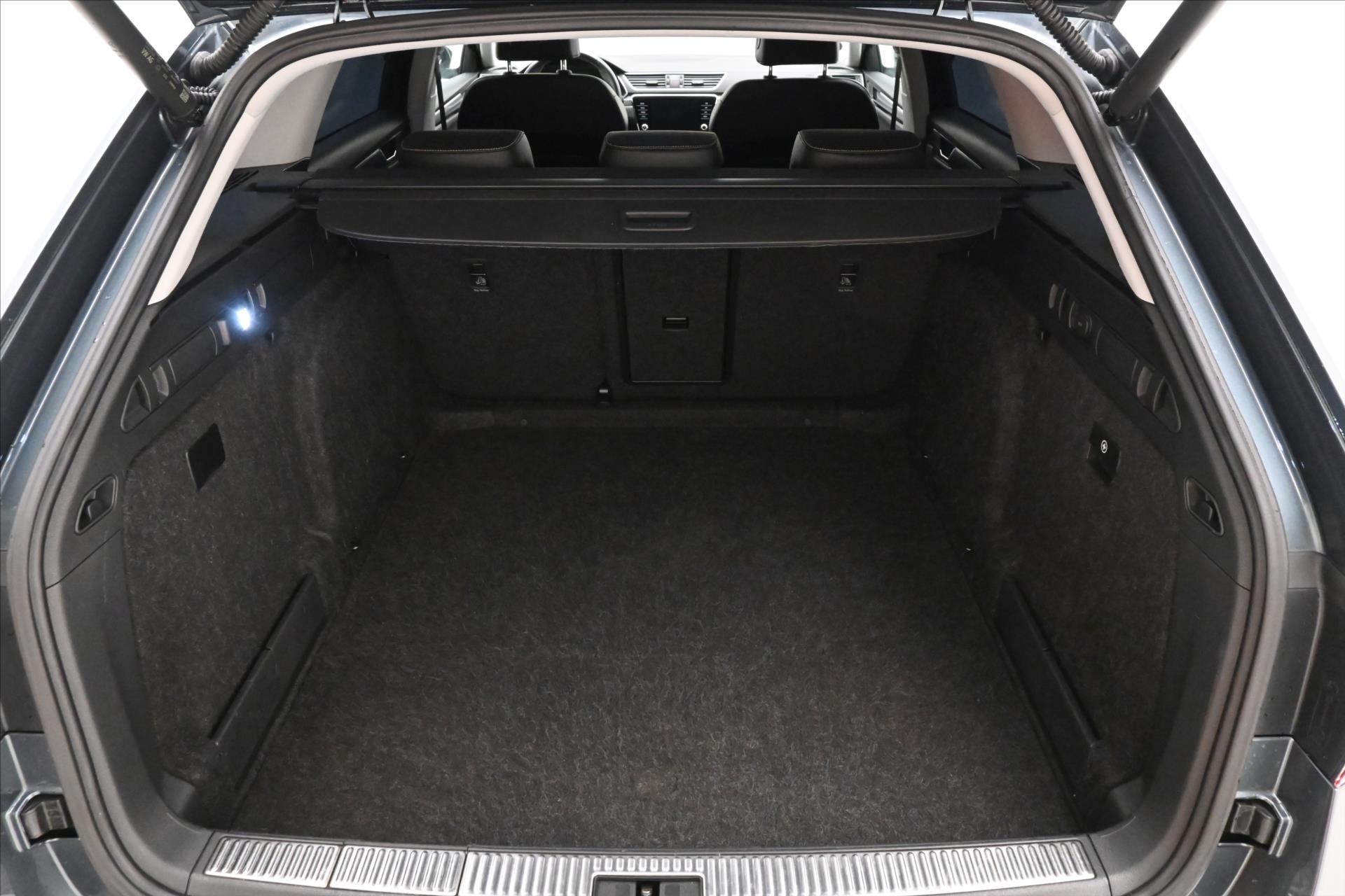Main photo of the car Skoda Superb 2.0 TSI 140kW DSG Style Warranty up to 5 years (10)