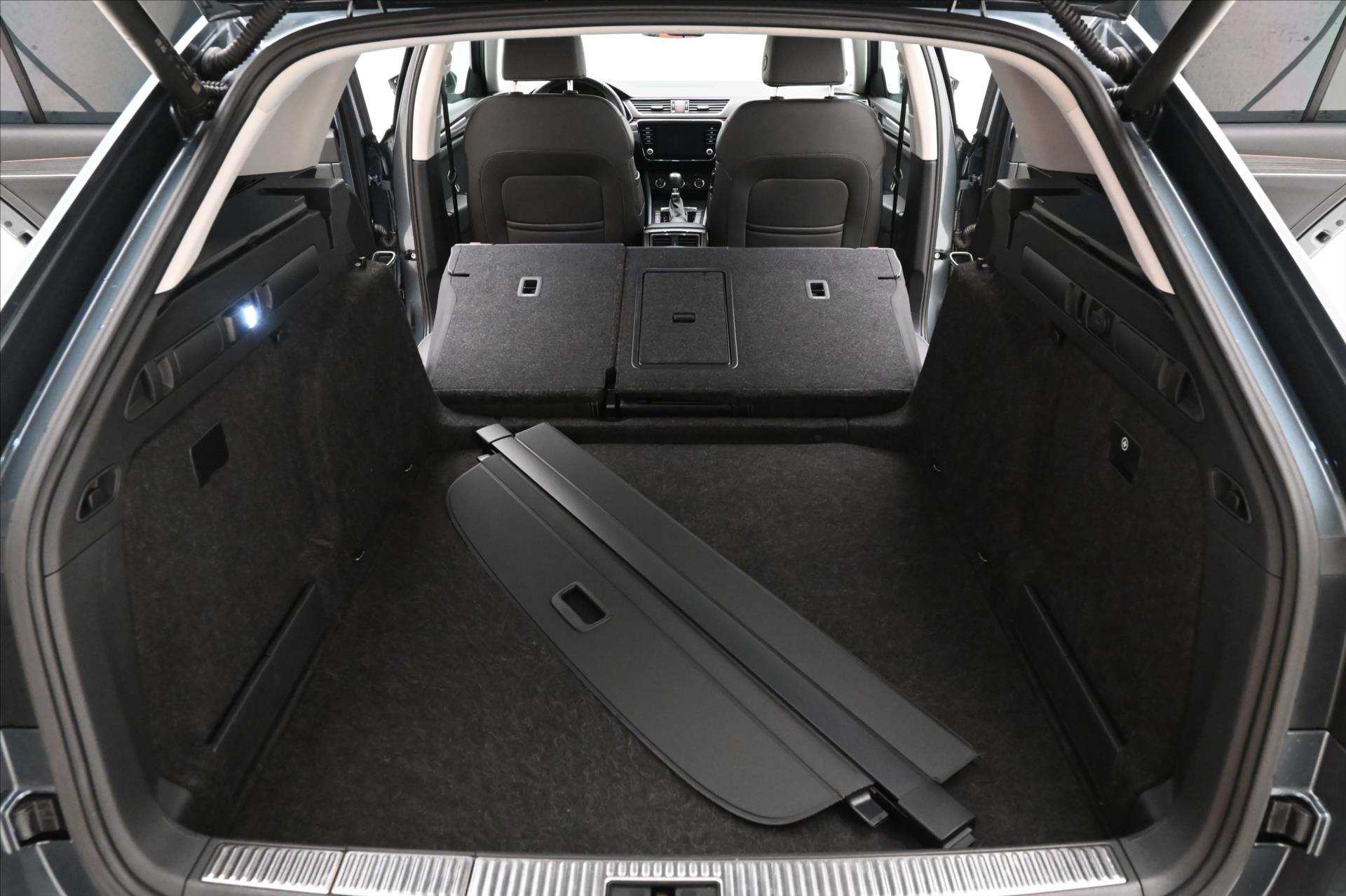 Main photo of the car Skoda Superb 2.0 TSI 140kW DSG Style Warranty up to 5 years (11)