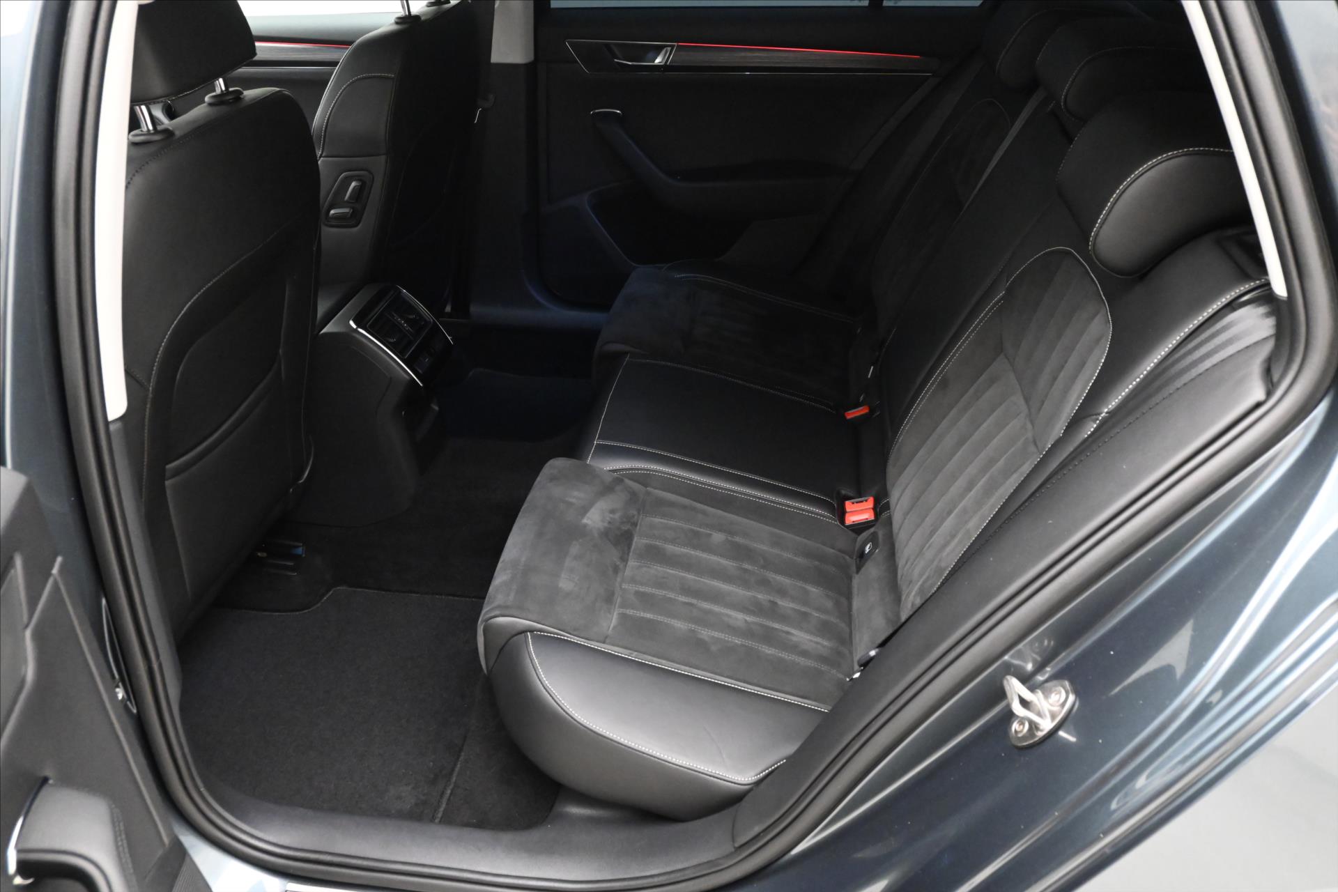 Main photo of the car Skoda Superb 2.0 TSI 140kW DSG Style Warranty up to 5 years (14)