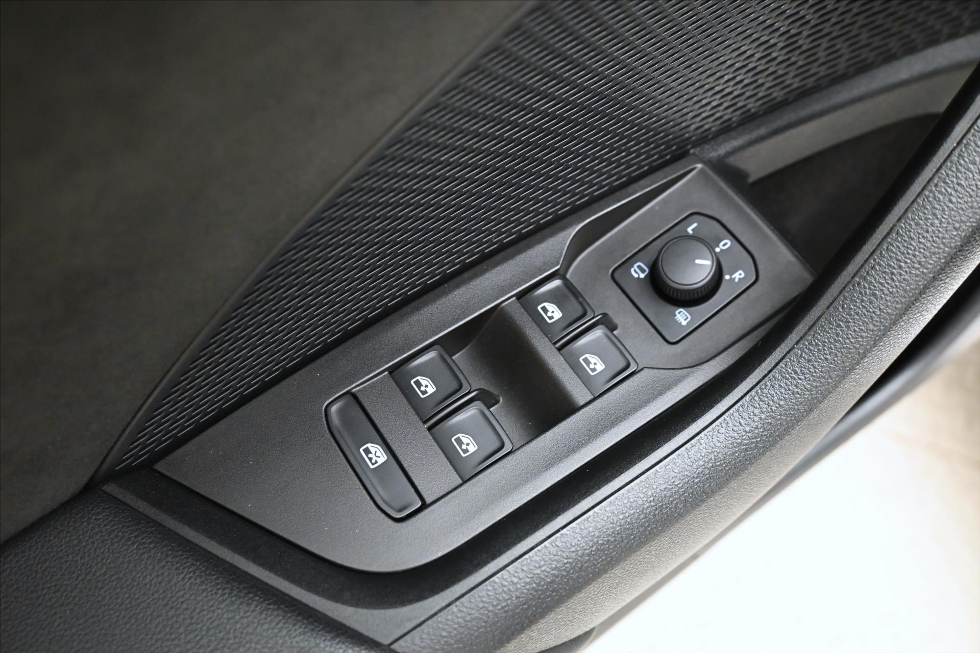 Main photo of the car Skoda Octavia 2,0 TDI RS 147kW DSG Záruka až 5 let (25)