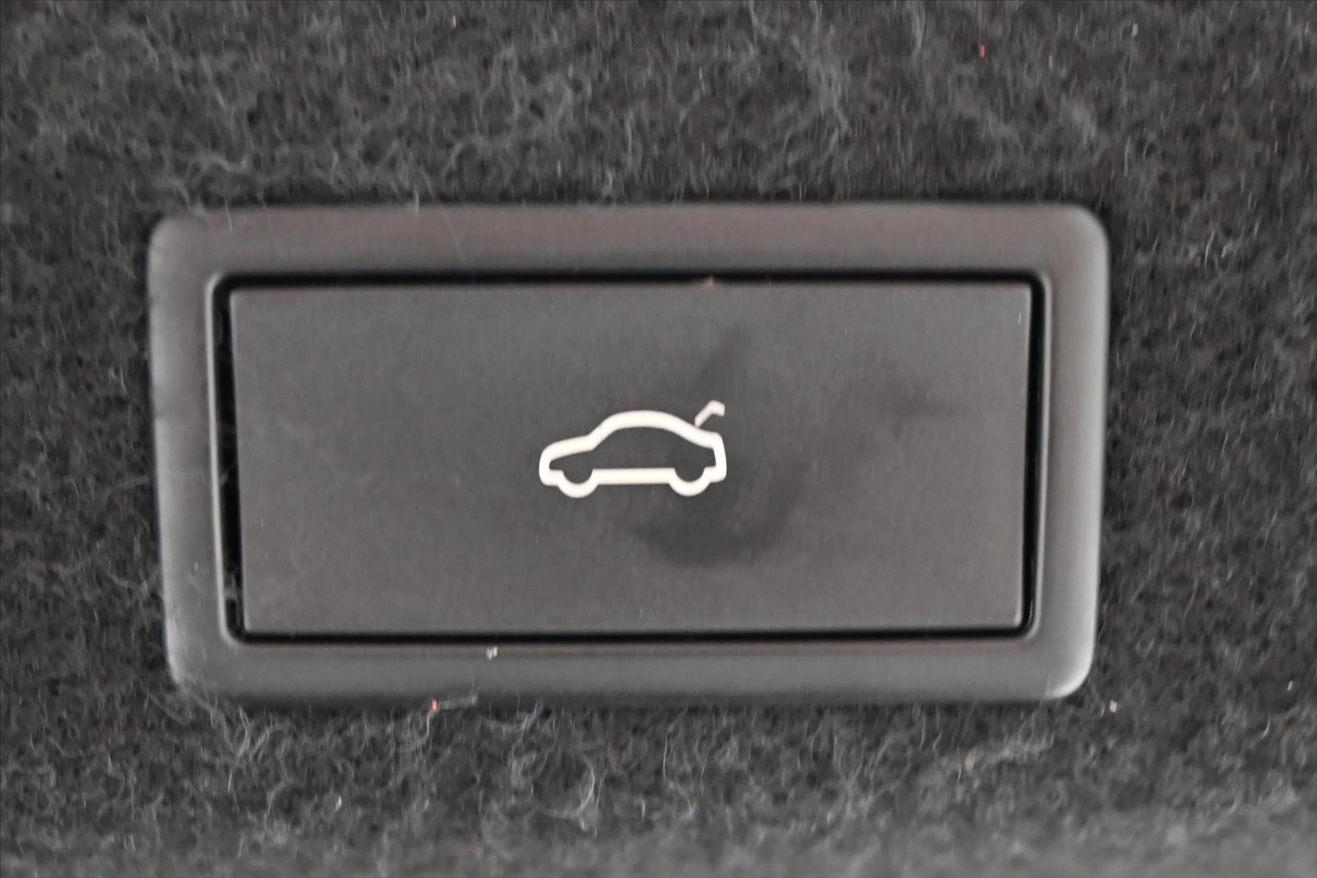 Main photo of the car Skoda Octavia 2,0 TDI RS 147kW DSG Záruka až 5 let (27)
