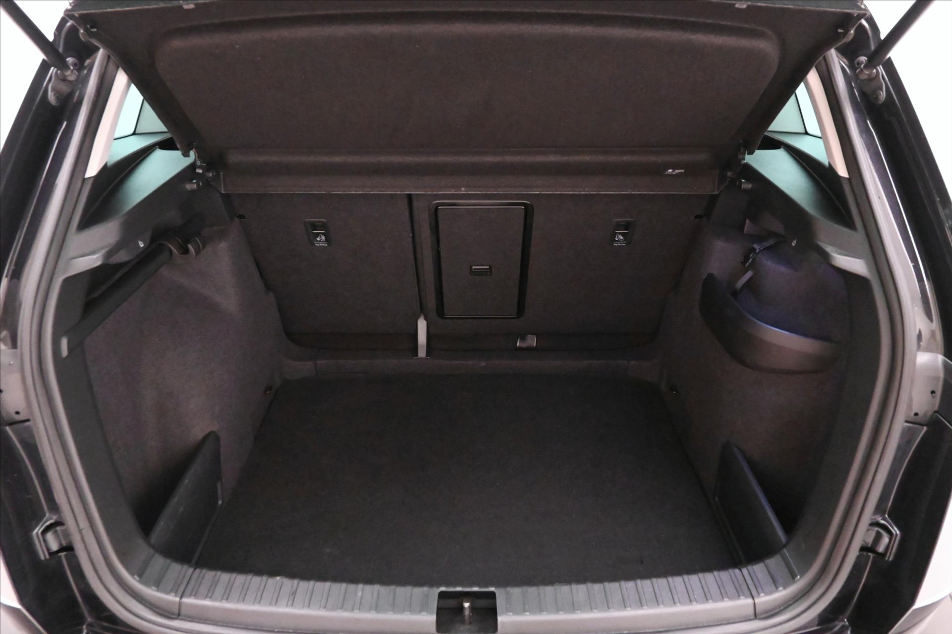 Hlavní fotografie vozu Škoda Karoq 2,0 TDI 85 kW Clever NAVI Záruka až 5 let (11)