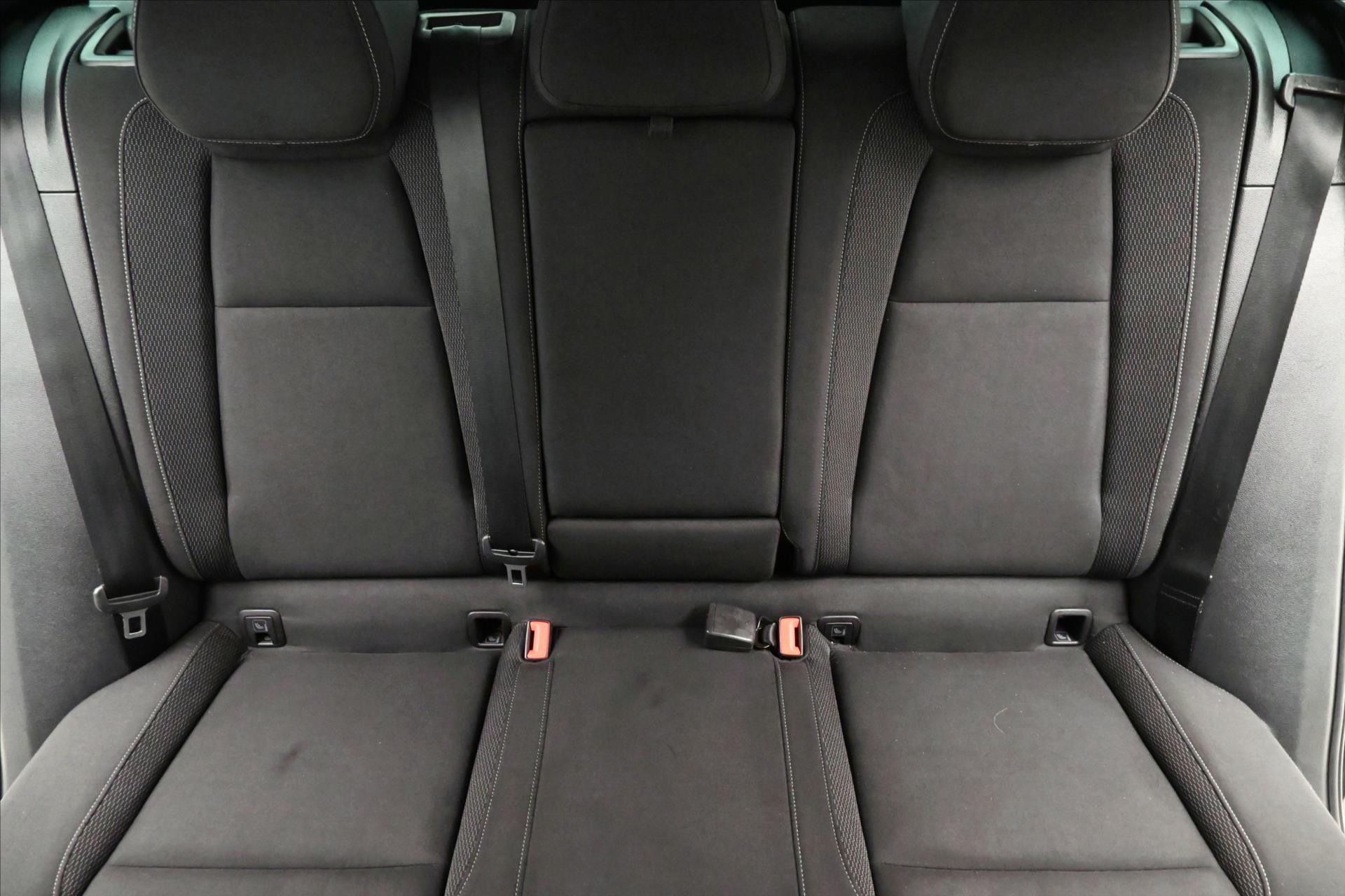 Hlavní fotografie vozu Škoda Karoq 2,0 TDI 85 kW Clever NAVI Záruka až 5 let (29)