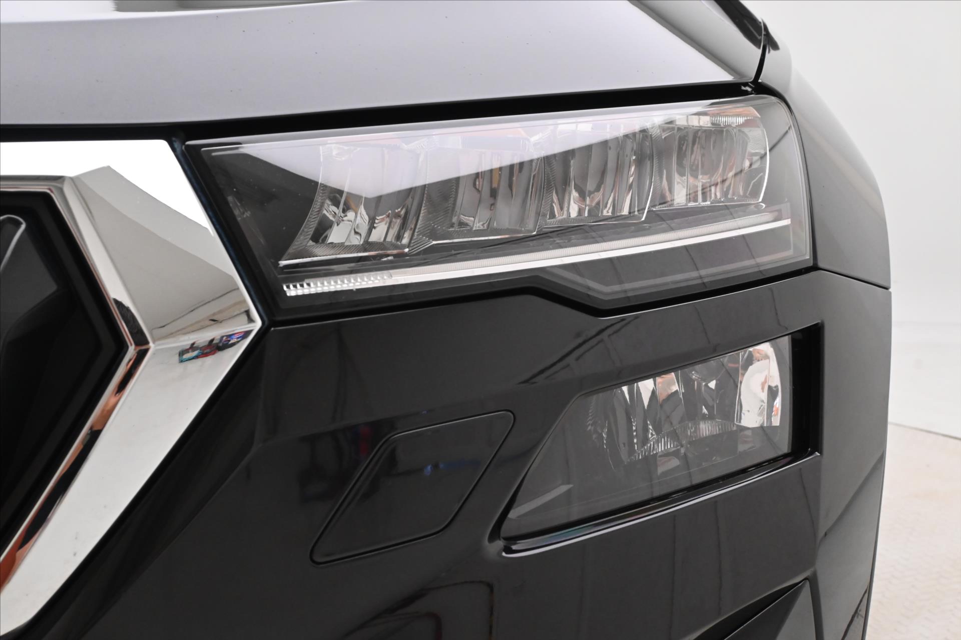 Hlavní fotografie vozu Škoda Karoq 2,0 TDI 85 kW Clever NAVI Záruka až 5 let (30)