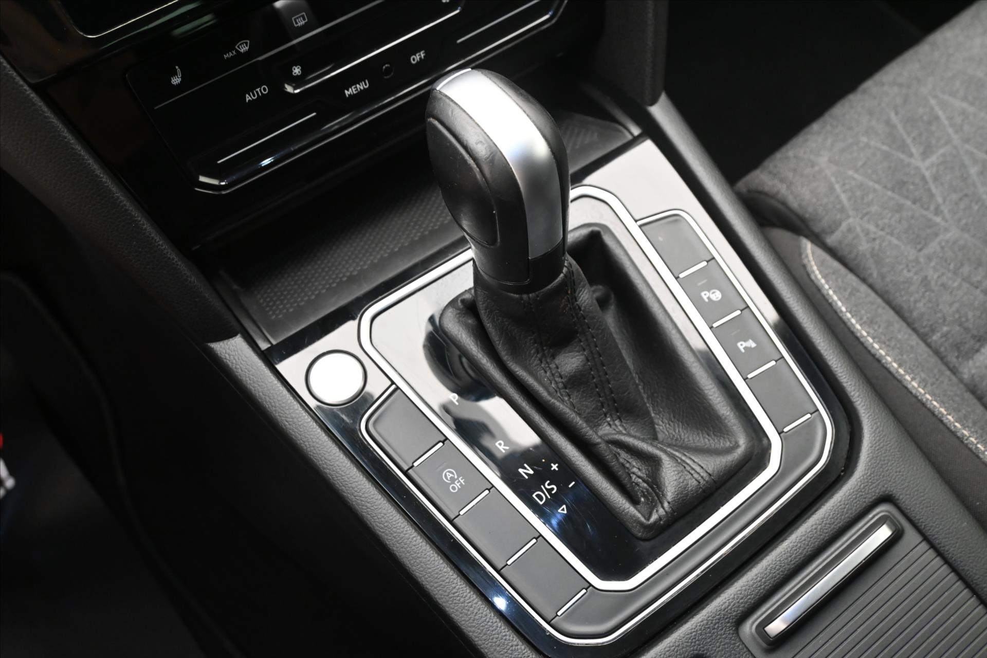 Hlavní fotografie vozu Volkswagen Passat 1,5 TSI 110 kW DSG Business Záruka až 5 let (23)