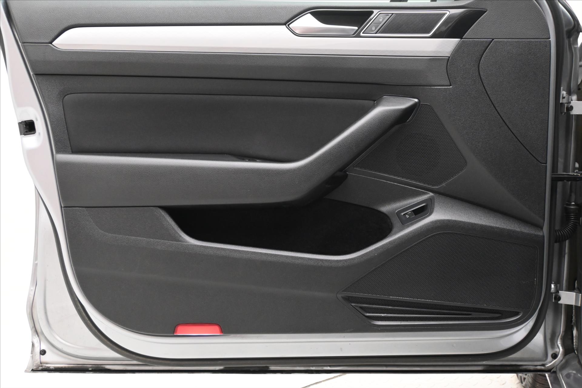 Hlavní fotografie vozu Volkswagen Passat 1,5 TSI 110 kW DSG Business Záruka až 5 let (25)