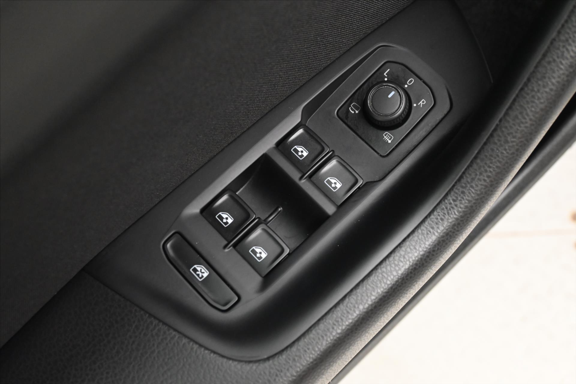 Hlavní fotografie vozu Volkswagen Passat 1,5 TSI 110 kW DSG Business Záruka až 5 let (26)