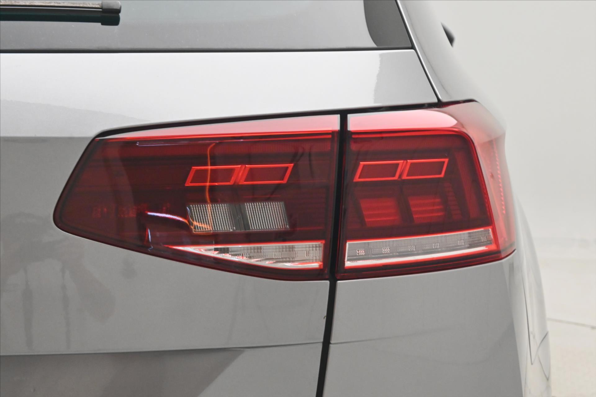 Hlavní fotografie vozu Volkswagen Passat 1,5 TSI 110 kW DSG Business Záruka až 5 let (31)