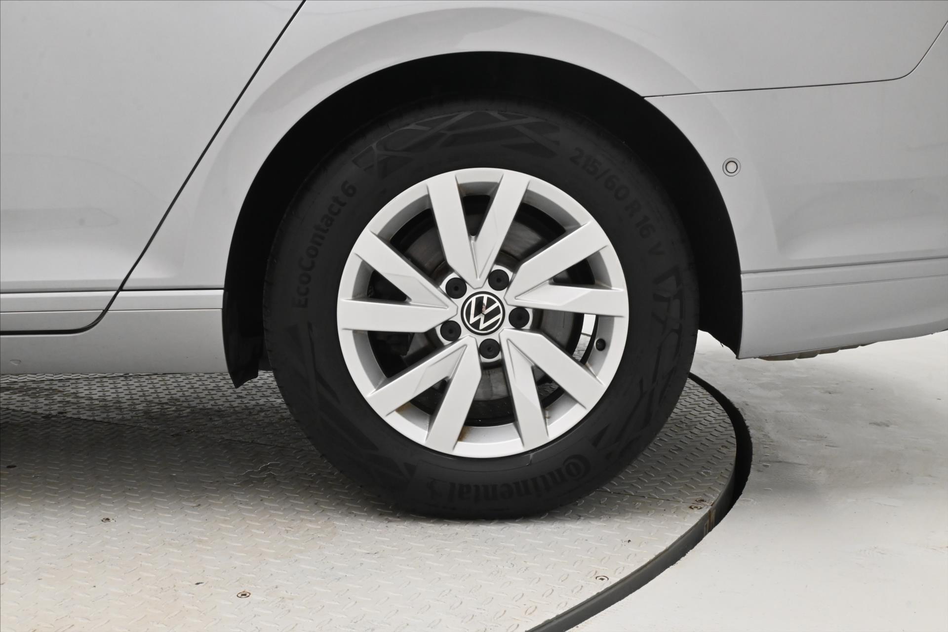 Hlavní fotografie vozu Volkswagen Passat 1,5 TSI 110 kW DSG Business Záruka až 5 let (32)