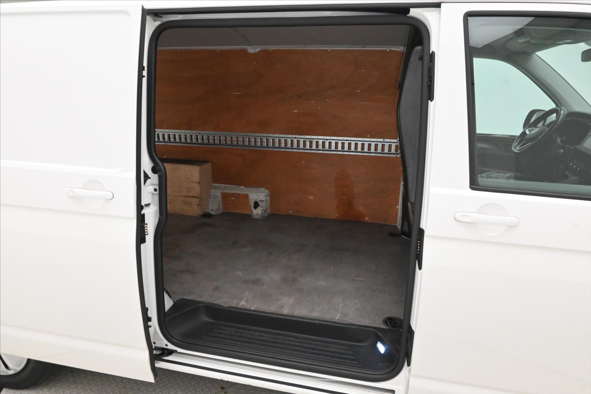 Hlavní fotografie vozu Volkswagen Transporter 2,0 110kW AC DSG Navi Záruka až 5 let (12)