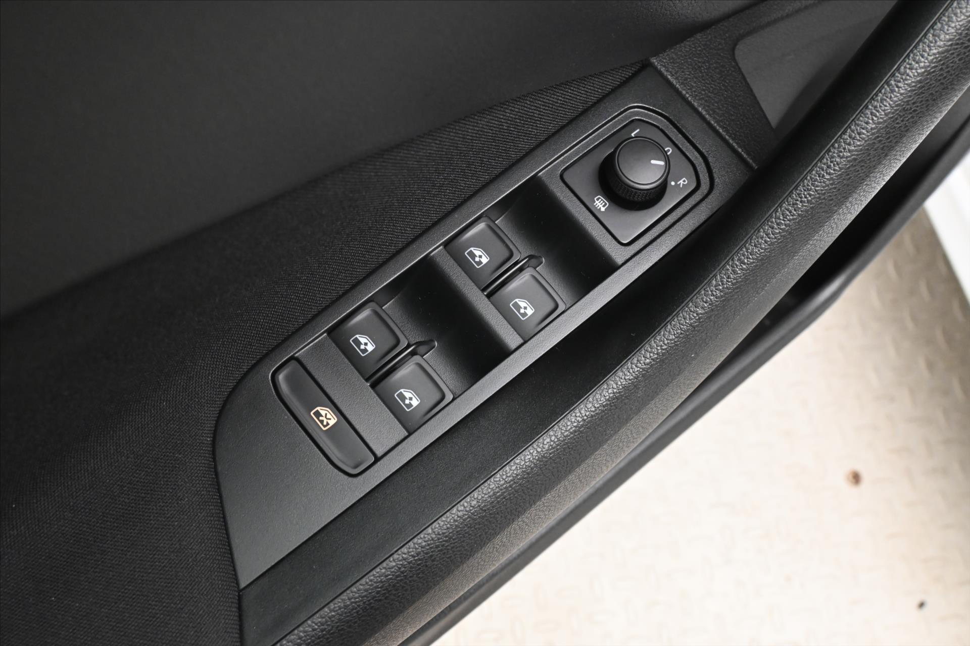 Hlavní fotografie vozu Škoda Kamiq 1,0 TSI 81 kW VIRTUAL NAVI Záruka až 5 let (26)