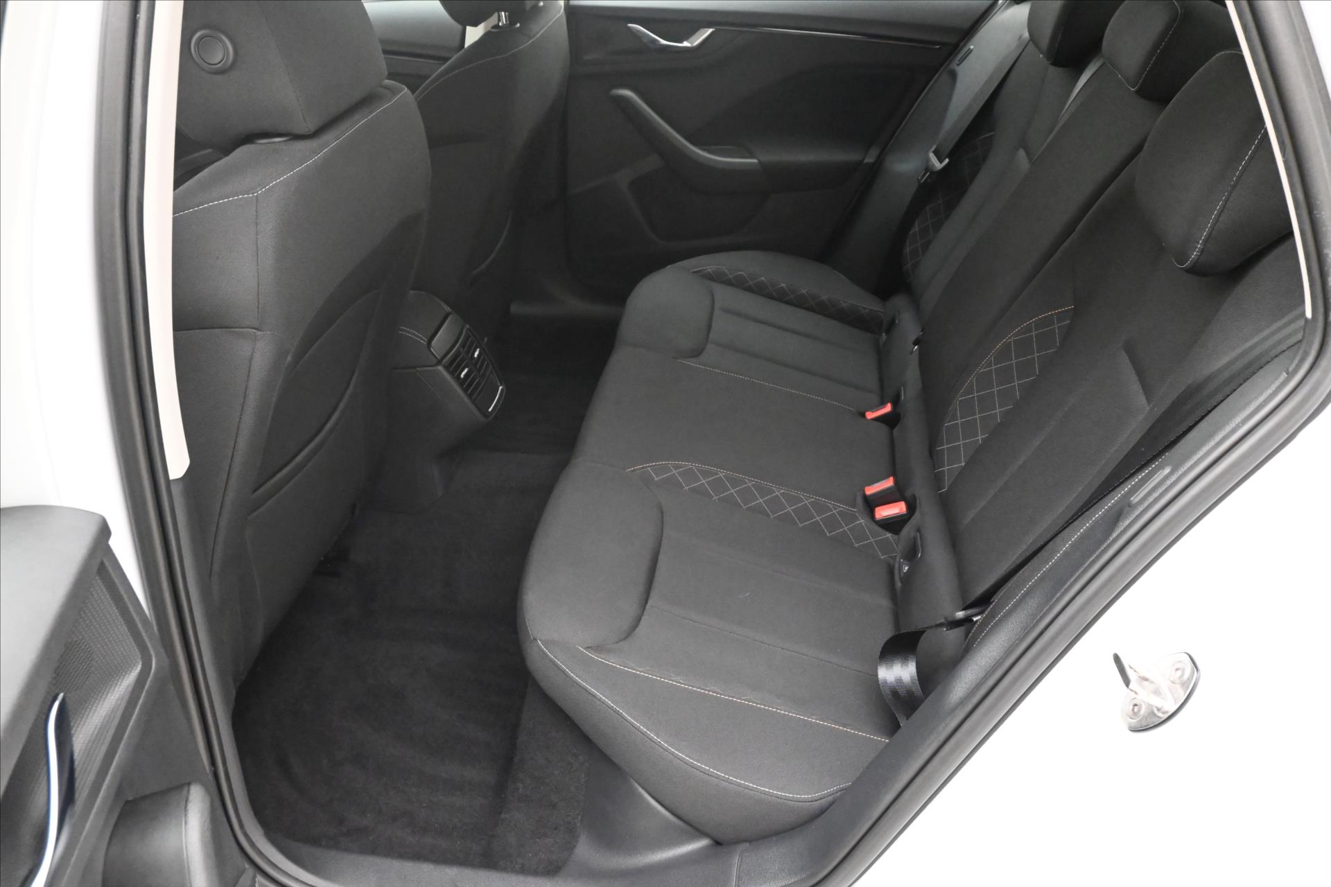 Hlavní fotografie vozu Škoda Kamiq 1,0 TSI 81kW Ambition Záruka až 5 let (14)
