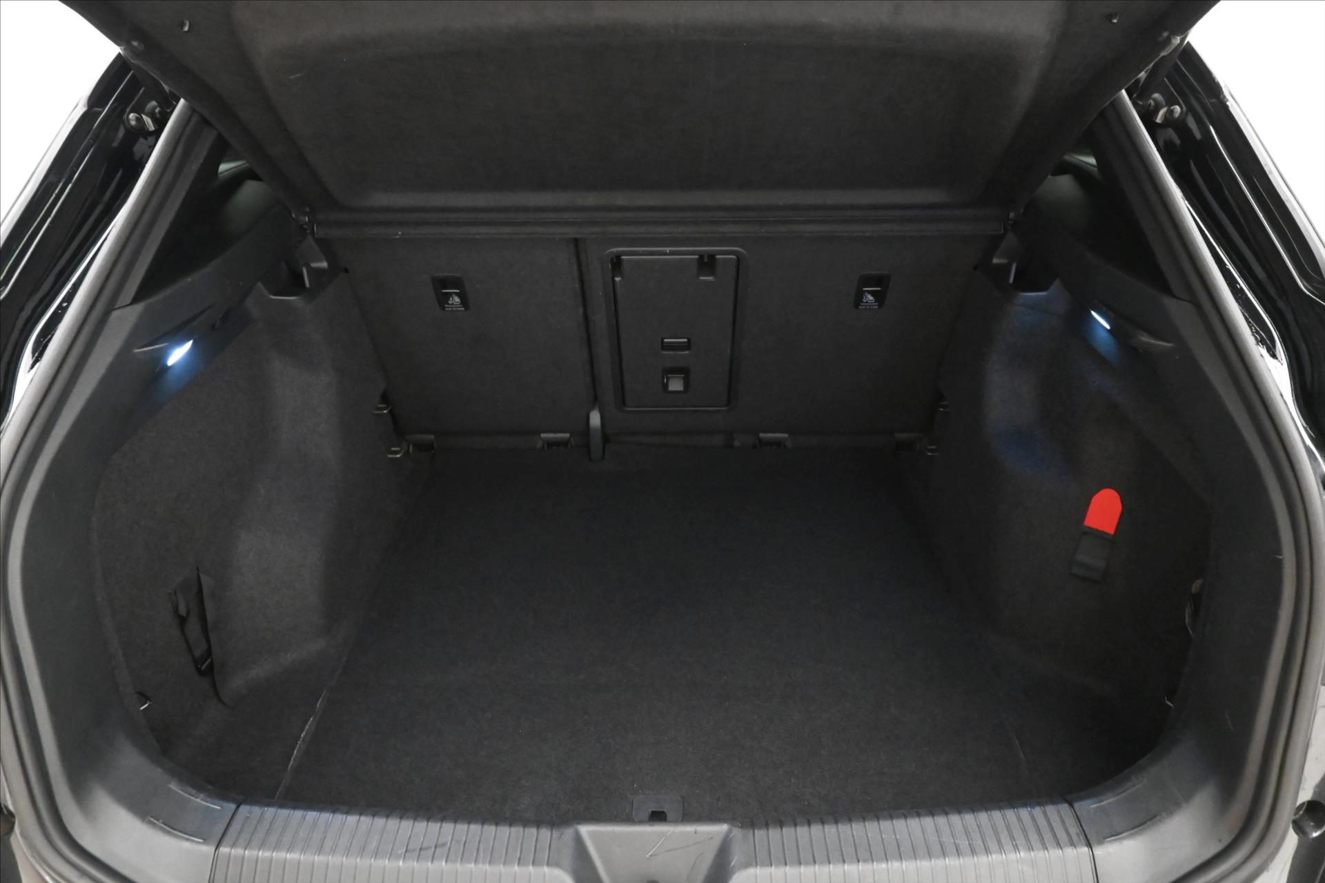 Hlavní fotografie vozu Volkswagen ID.4 150kW 77kWh Pro Performance Záruka až 3 roky (10)