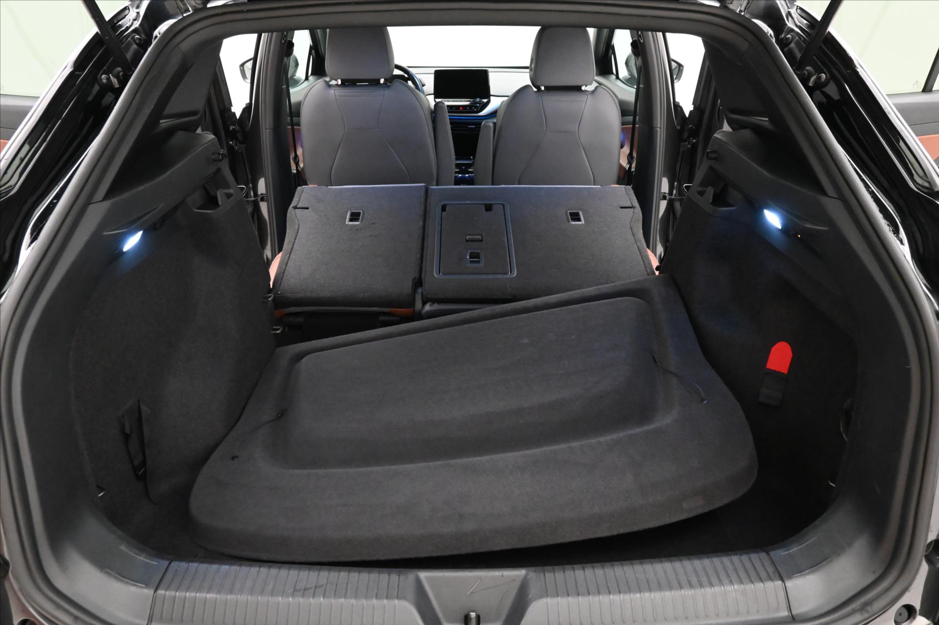 Hlavní fotografie vozu Volkswagen ID.4 150kW 77kWh Pro Performance Záruka až 3 roky (11)