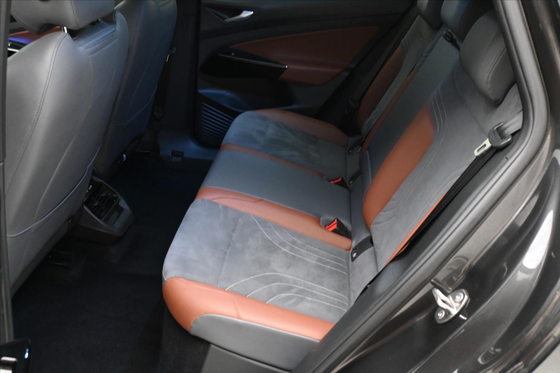 Hlavní fotografie vozu Volkswagen ID.4 150kW 77kWh Pro Performance Záruka až 3 roky (14)