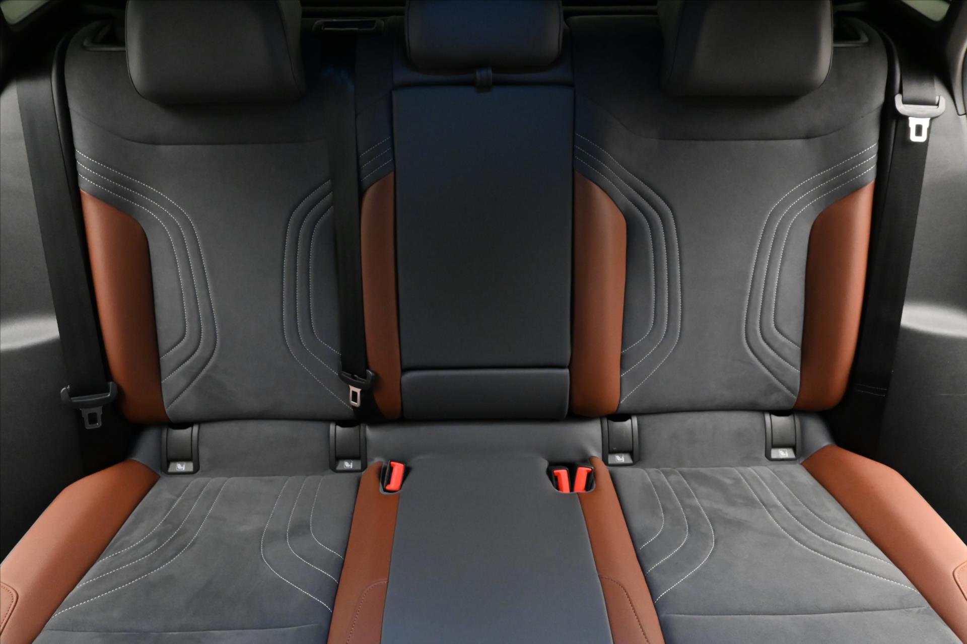 Hlavní fotografie vozu Volkswagen ID.4 150kW 77kWh Pro Performance Záruka až 3 roky (26)