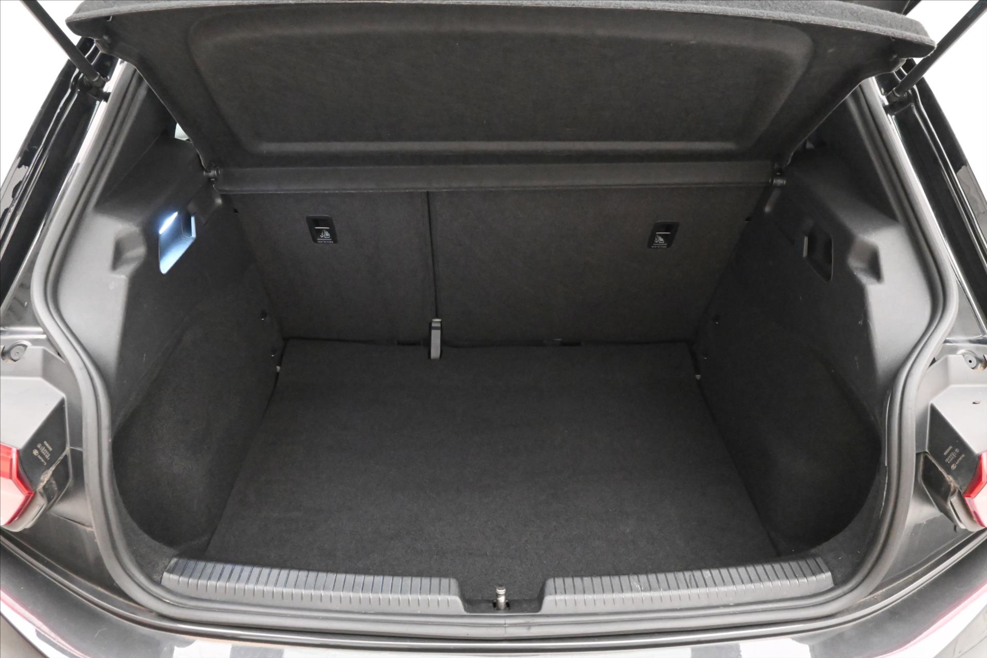Hlavní fotografie vozu Volkswagen ID.3 Pro Performance 150 kW 58kWh SoH 85% Záruka až 3 r (11)