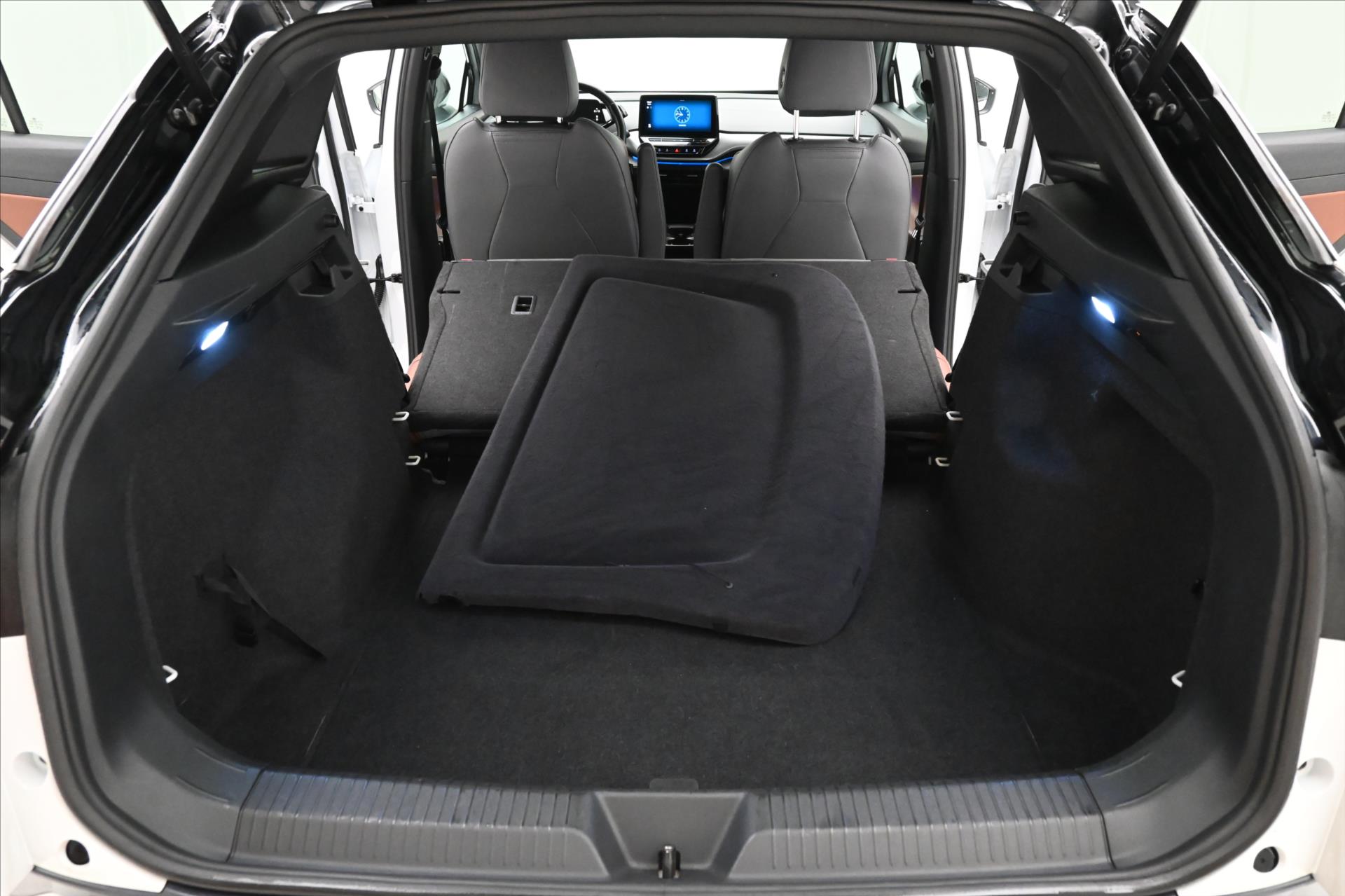 Hlavní fotografie vozu Volkswagen ID.4 Pro Performance 150kW 77kWh Záruka až 3 roky (11)
