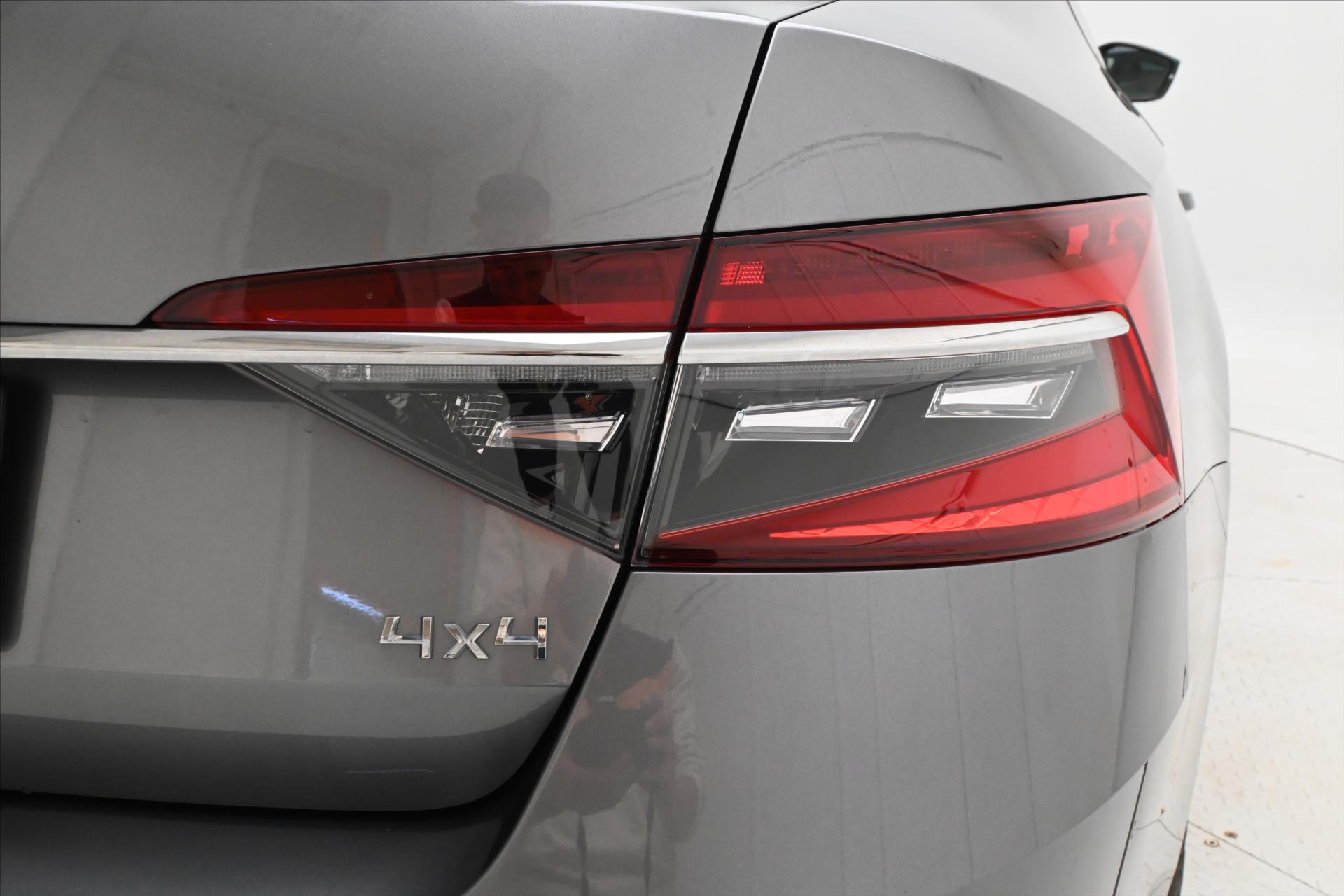 Hlavní fotografie vozu Škoda Superb 2,0 TDI 147 kW DSG L&K 4x4 Záruka až 5 let (31)