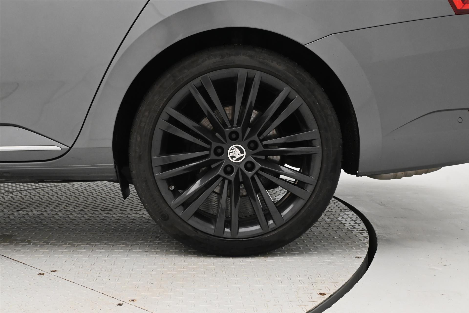 Hlavní fotografie vozu Škoda Superb 2,0 TDI 147 kW DSG L&K 4x4 Záruka až 5 let (32)