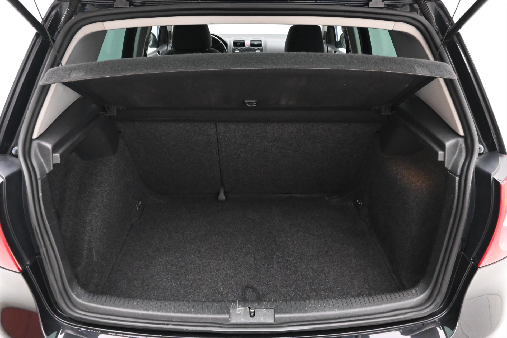 Hlavní fotografie vozu Volkswagen Golf 2,0 TDI 103 kW DSG Trend (10)