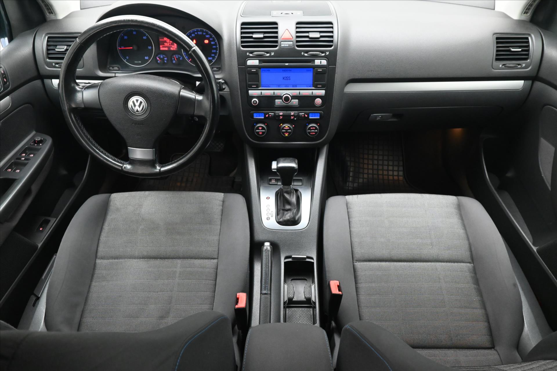 Hlavní fotografie vozu Volkswagen Golf 2,0 TDI 103 kW DSG Trend (15)