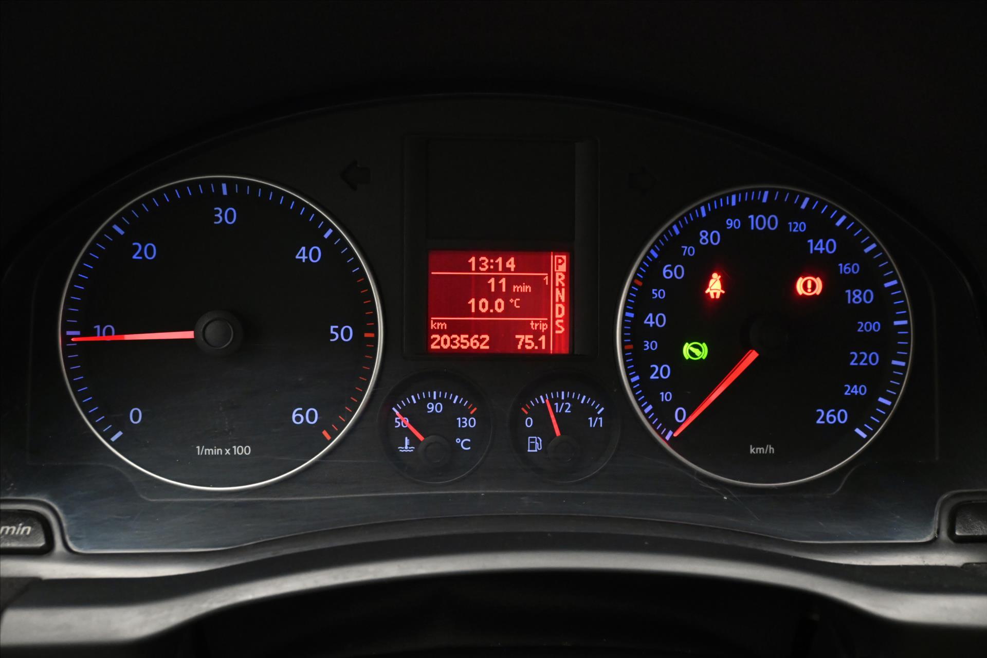 Hlavní fotografie vozu Volkswagen Golf 2,0 TDI 103 kW DSG Trend (16)