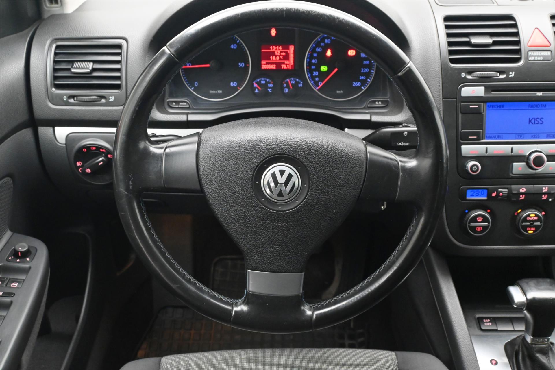 Hlavní fotografie vozu Volkswagen Golf 2,0 TDI 103 kW DSG Trend (18)