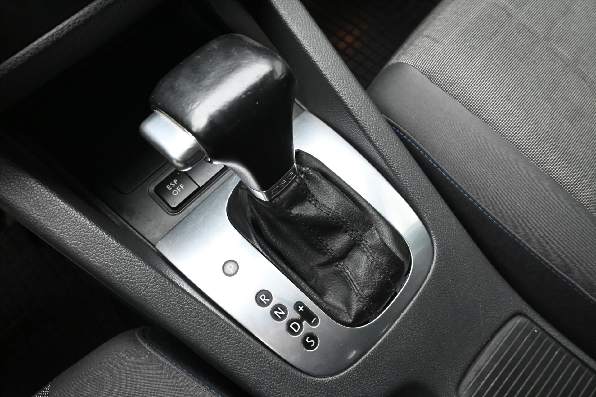 Hlavní fotografie vozu Volkswagen Golf 2,0 TDI 103 kW DSG Trend (21)