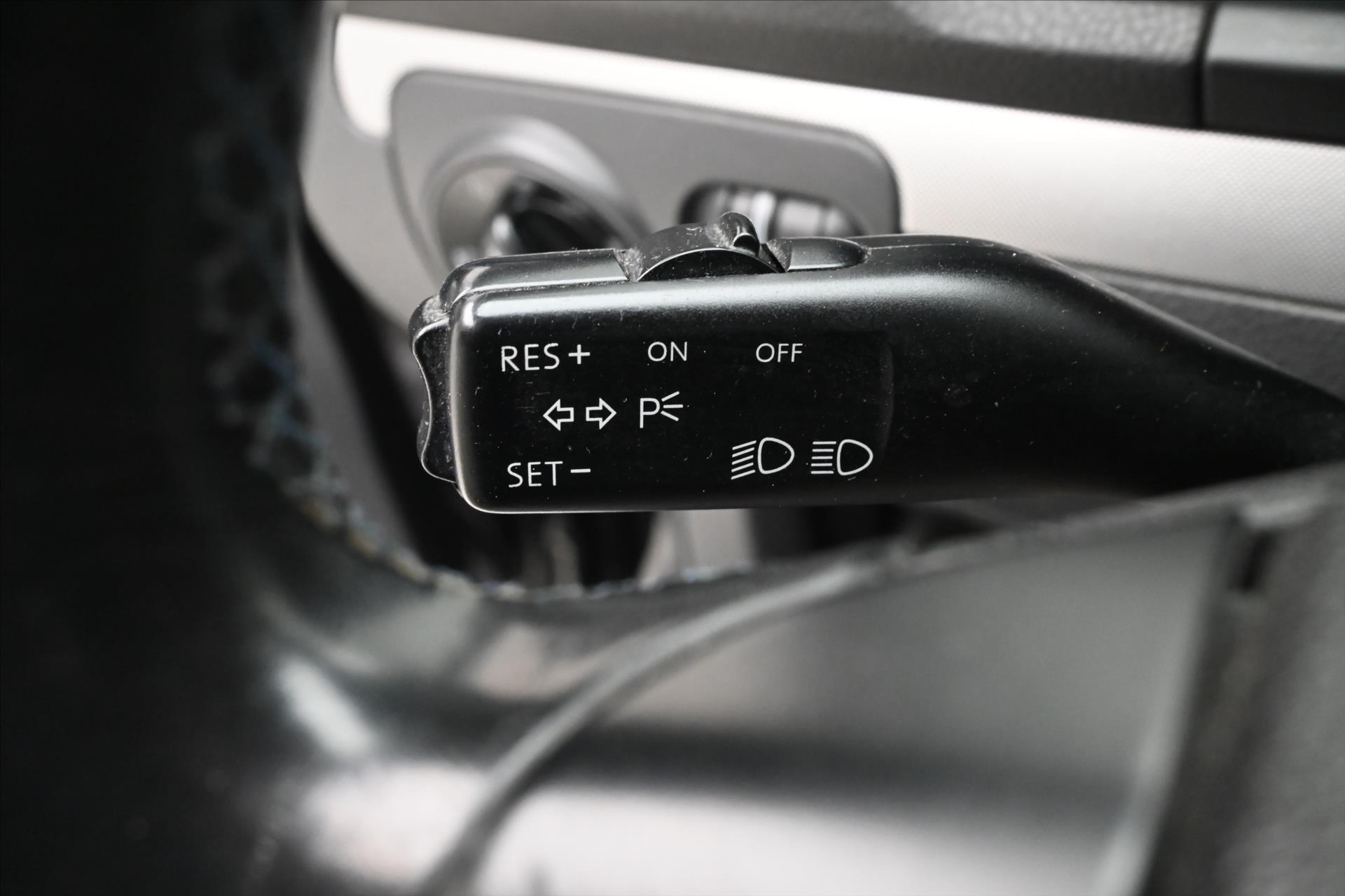 Hlavní fotografie vozu Volkswagen Golf 2,0 TDI 103 kW DSG Trend (22)