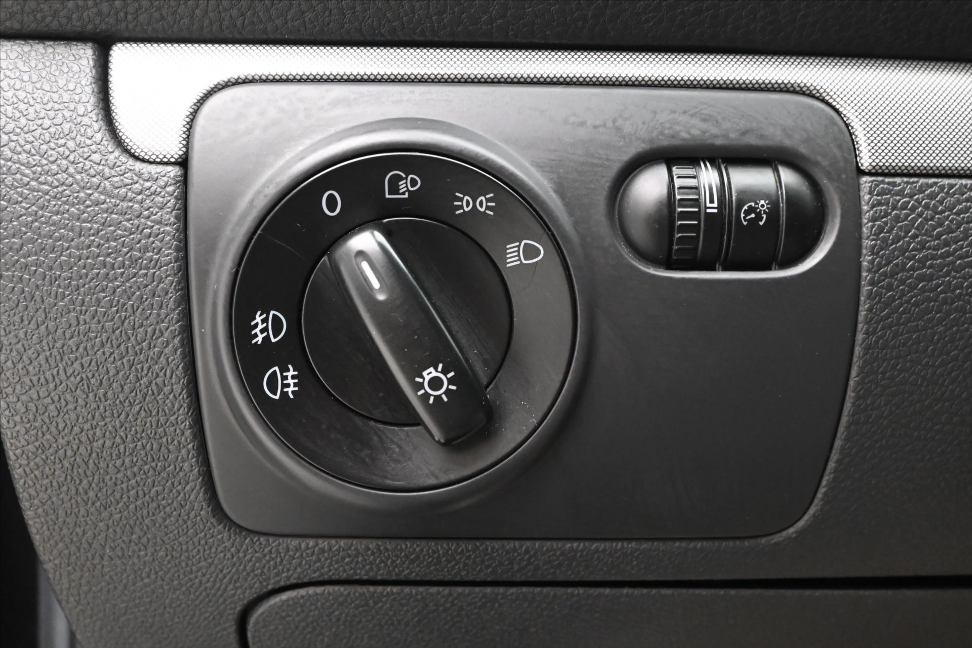 Hlavní fotografie vozu Volkswagen Golf 2,0 TDI 103 kW DSG Trend (25)