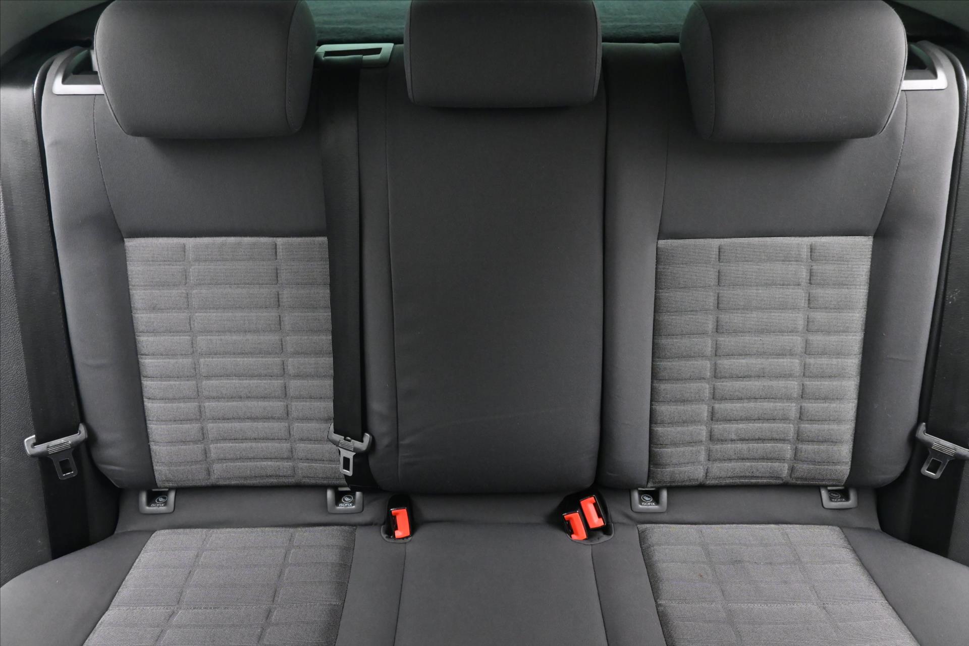Hlavní fotografie vozu Volkswagen Golf 2,0 TDI 103 kW DSG Trend (26)