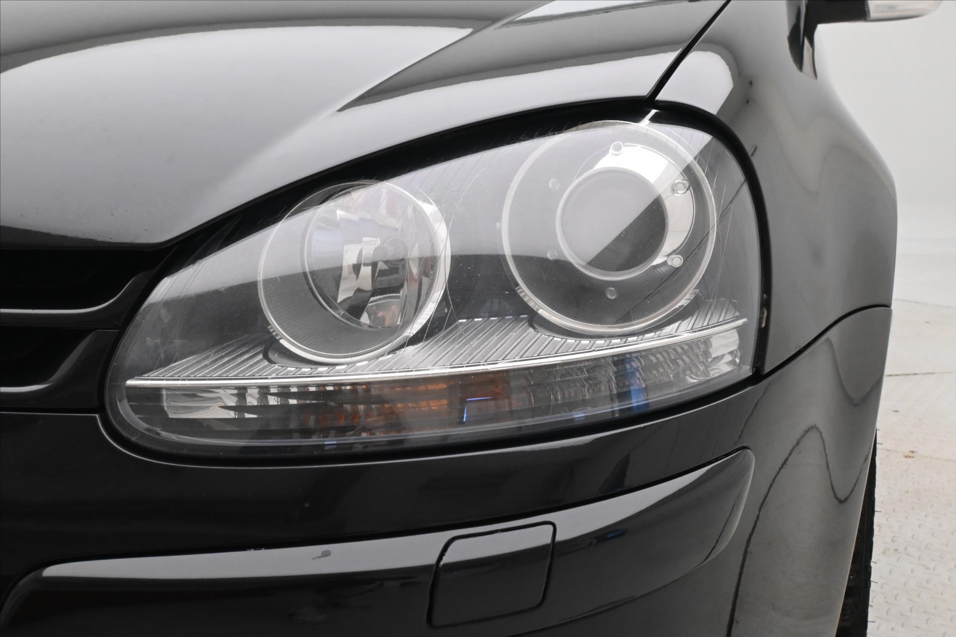 Hlavní fotografie vozu Volkswagen Golf 2,0 TDI 103 kW DSG Trend (27)