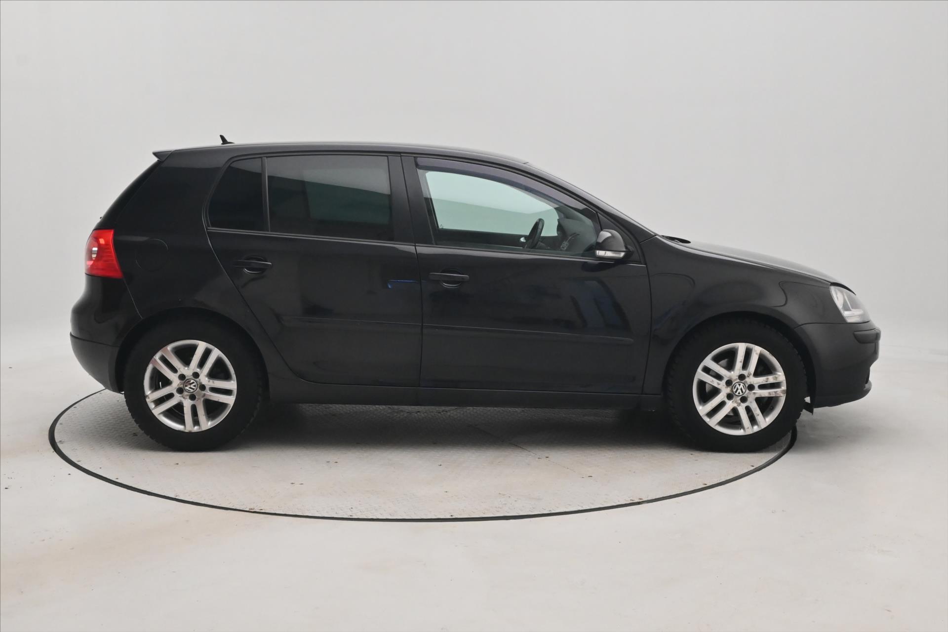 Hlavní fotografie vozu Volkswagen Golf 2,0 TDI 103 kW DSG Trend (4)