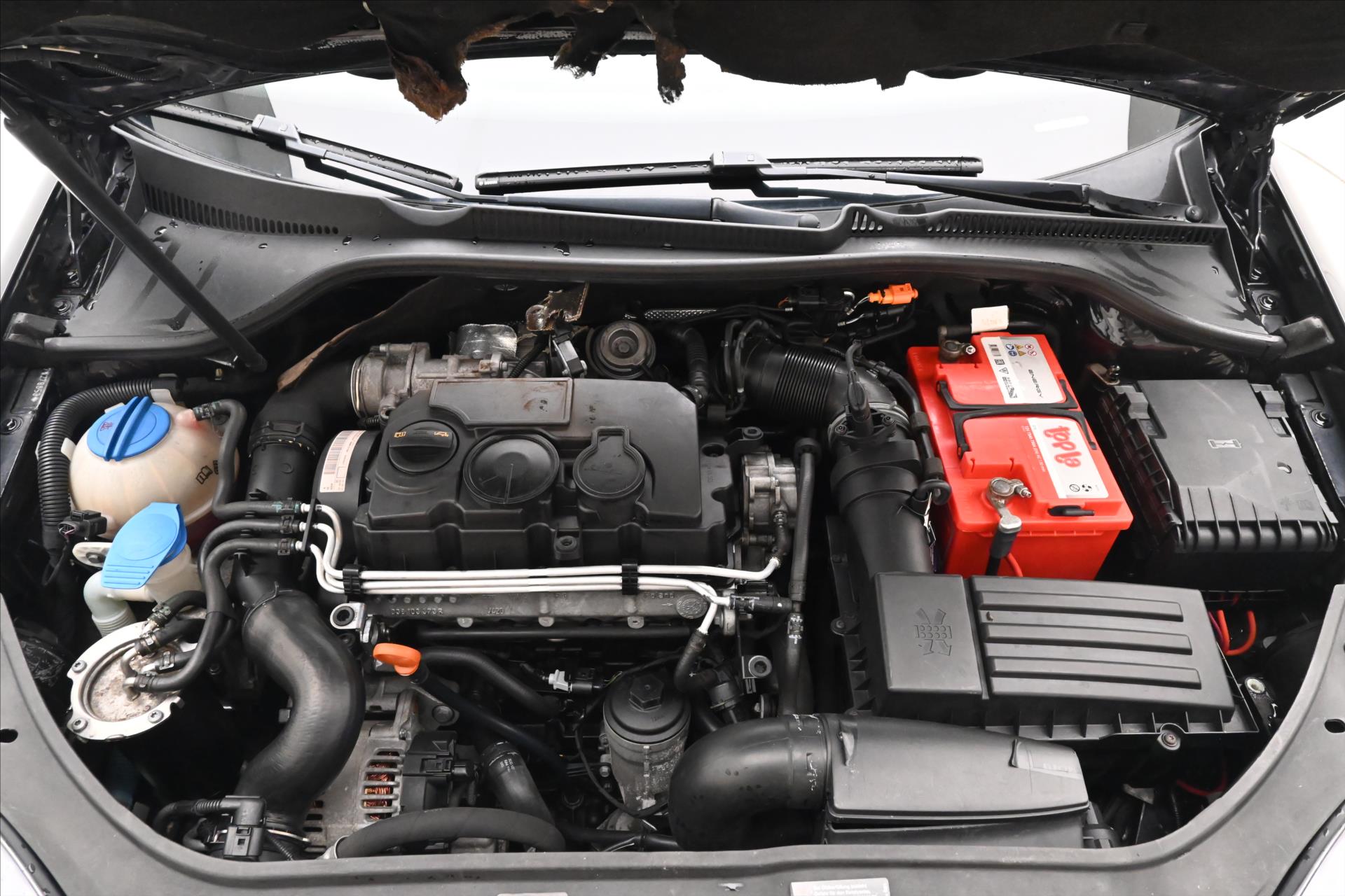 Hlavní fotografie vozu Volkswagen Golf 2,0 TDI 103 kW DSG Trend (9)