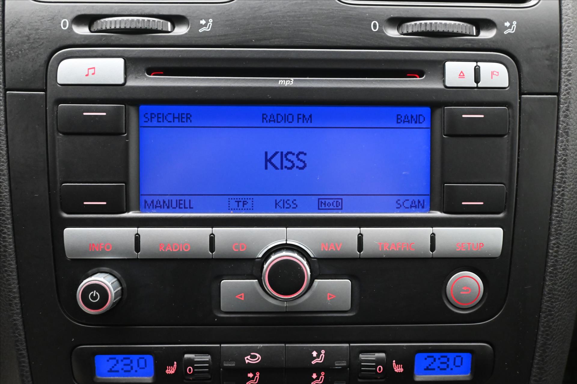 Hlavní fotografie vozu Volkswagen Golf 2,0 TDI 103kW DSG Trend (19)