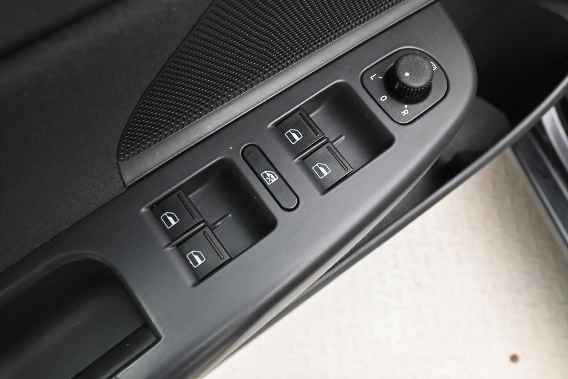 Hlavní fotografie vozu Volkswagen Golf 2,0 TDI 103kW DSG Trend (24)