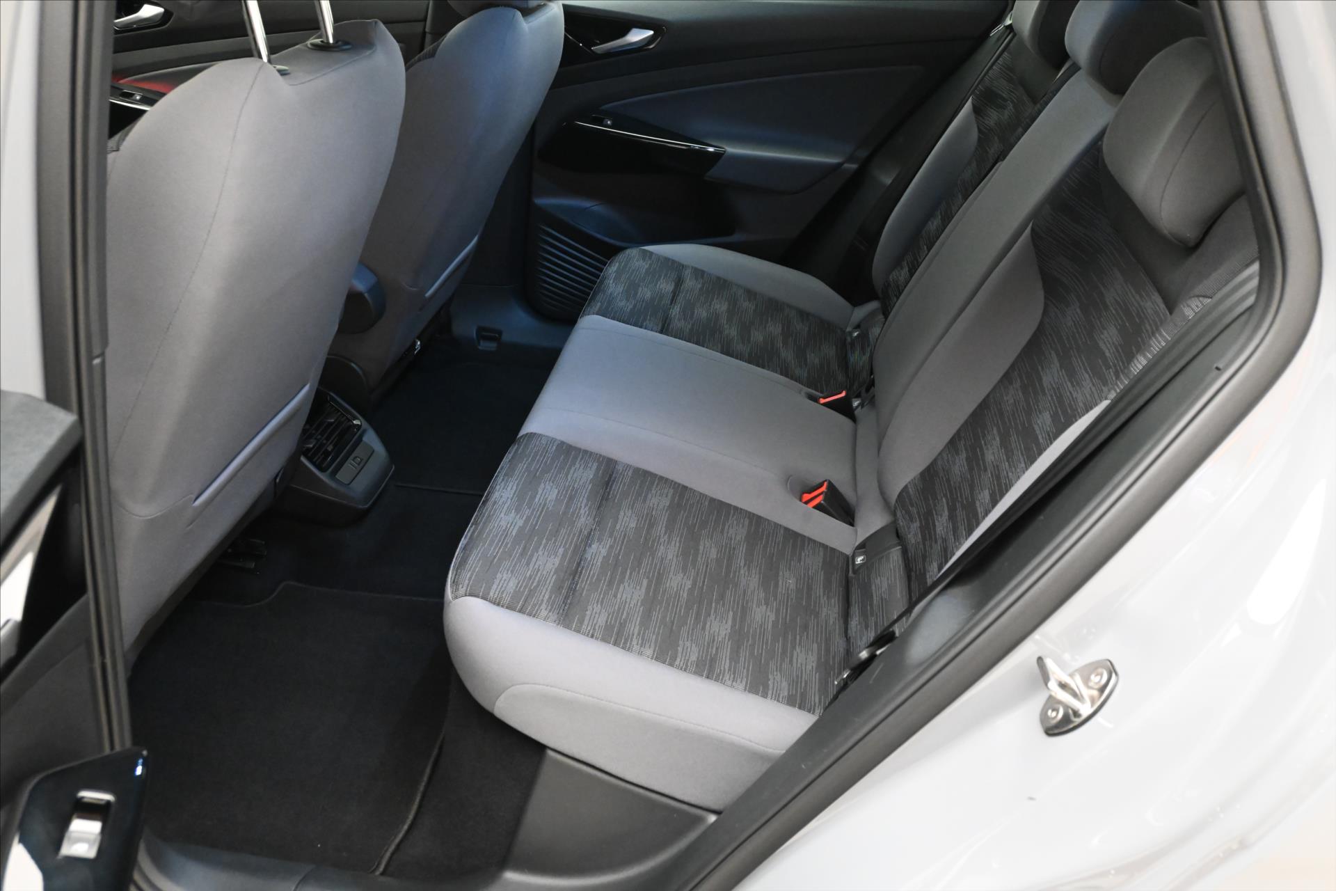 Main photo of the car Volkswagen Id.4 Pro Performance 150kW 77kWh SoH 91% Warranty up to 5 years (14)