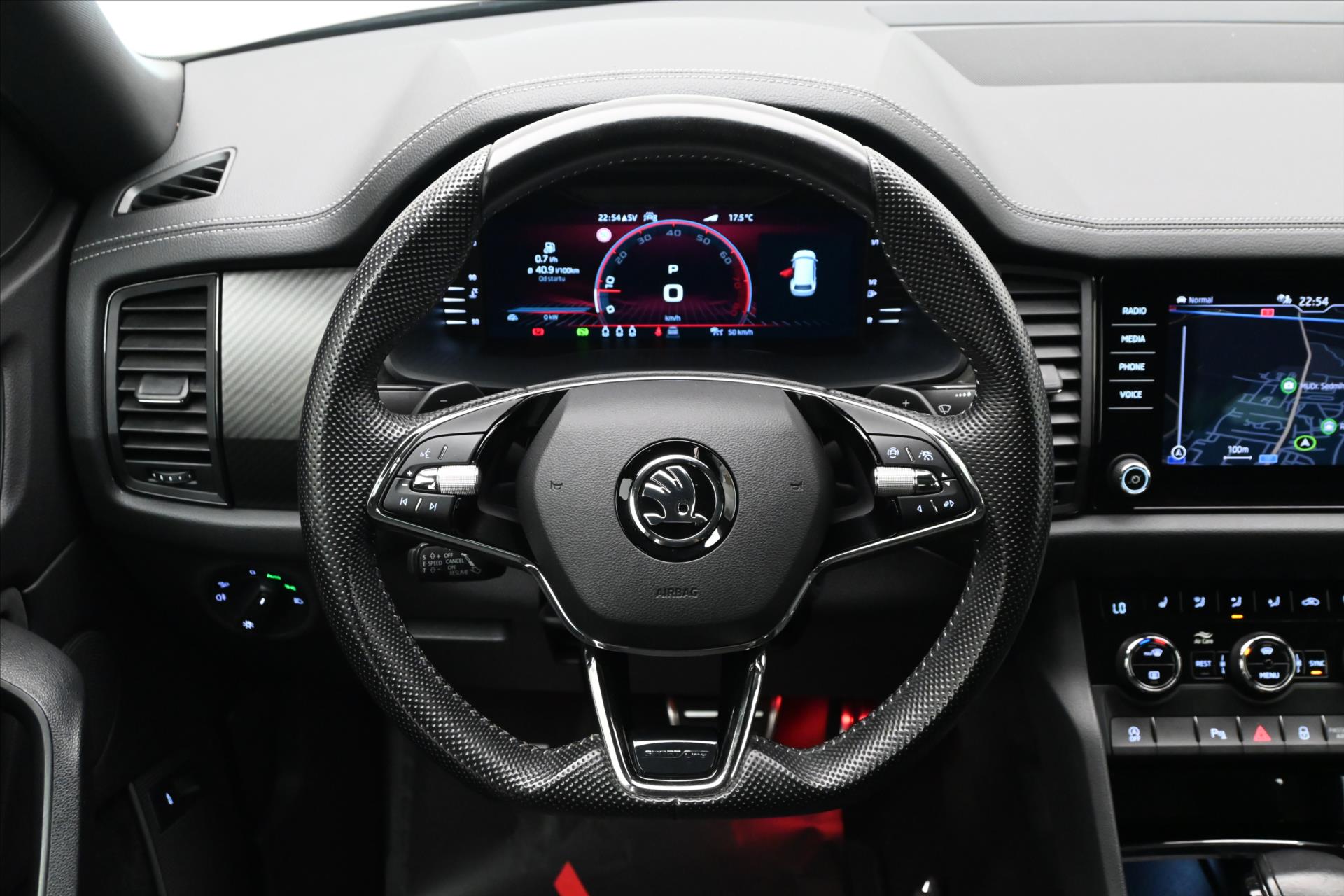 Main photo of the car Skoda Kodiaq 1,5 TSI 110kW SportLine DSG Záruka až 5 let (18)
